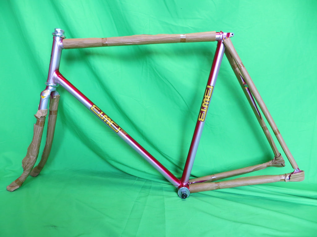 Rare! Never Used! /  EIMEI // Red / Silver Fade // 57cm / Campagnolo trackends / Cinelli Fork Crown BB Shell
