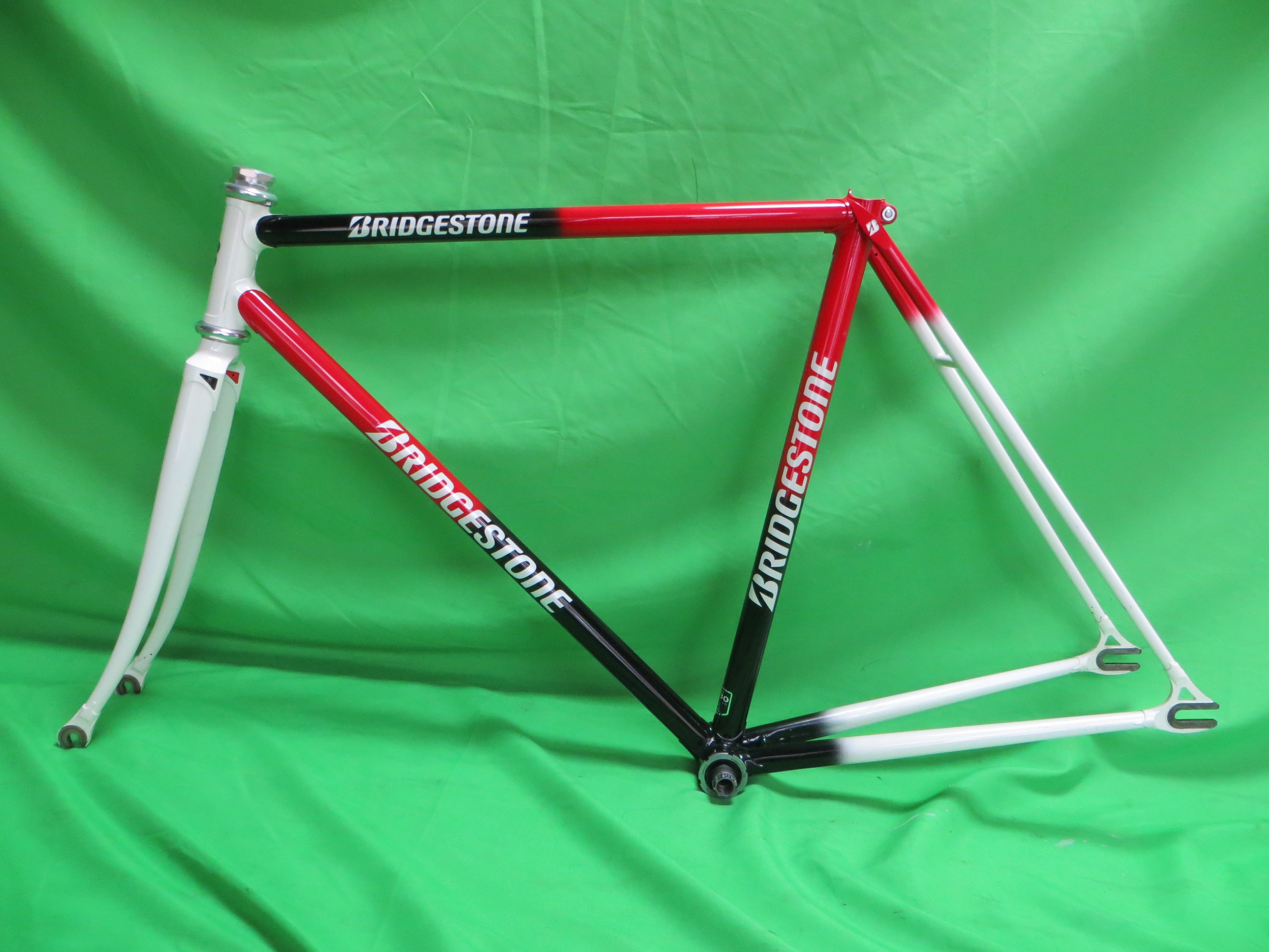 Bridgestone Kaisei 8630R // White/Black/Red Tri-color // 50.5cm