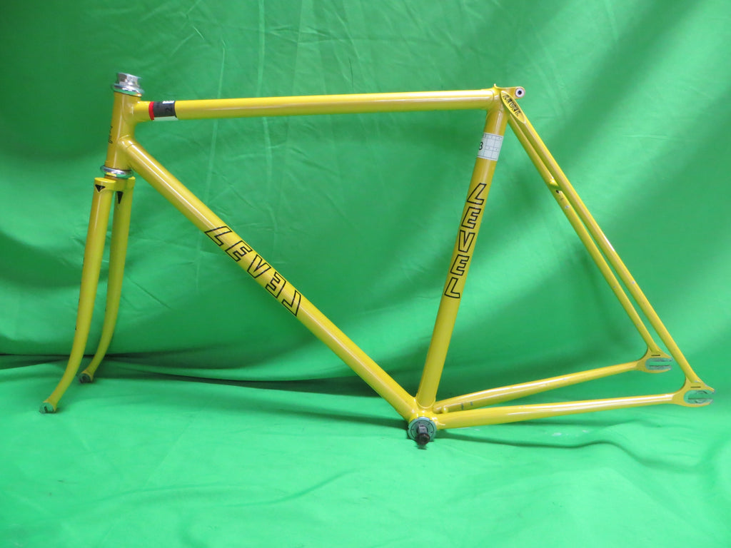 Level // Yellow Metallic // 51cm