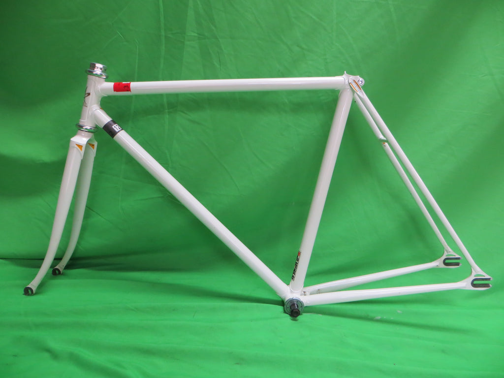 Makino  // White // 50.5cm