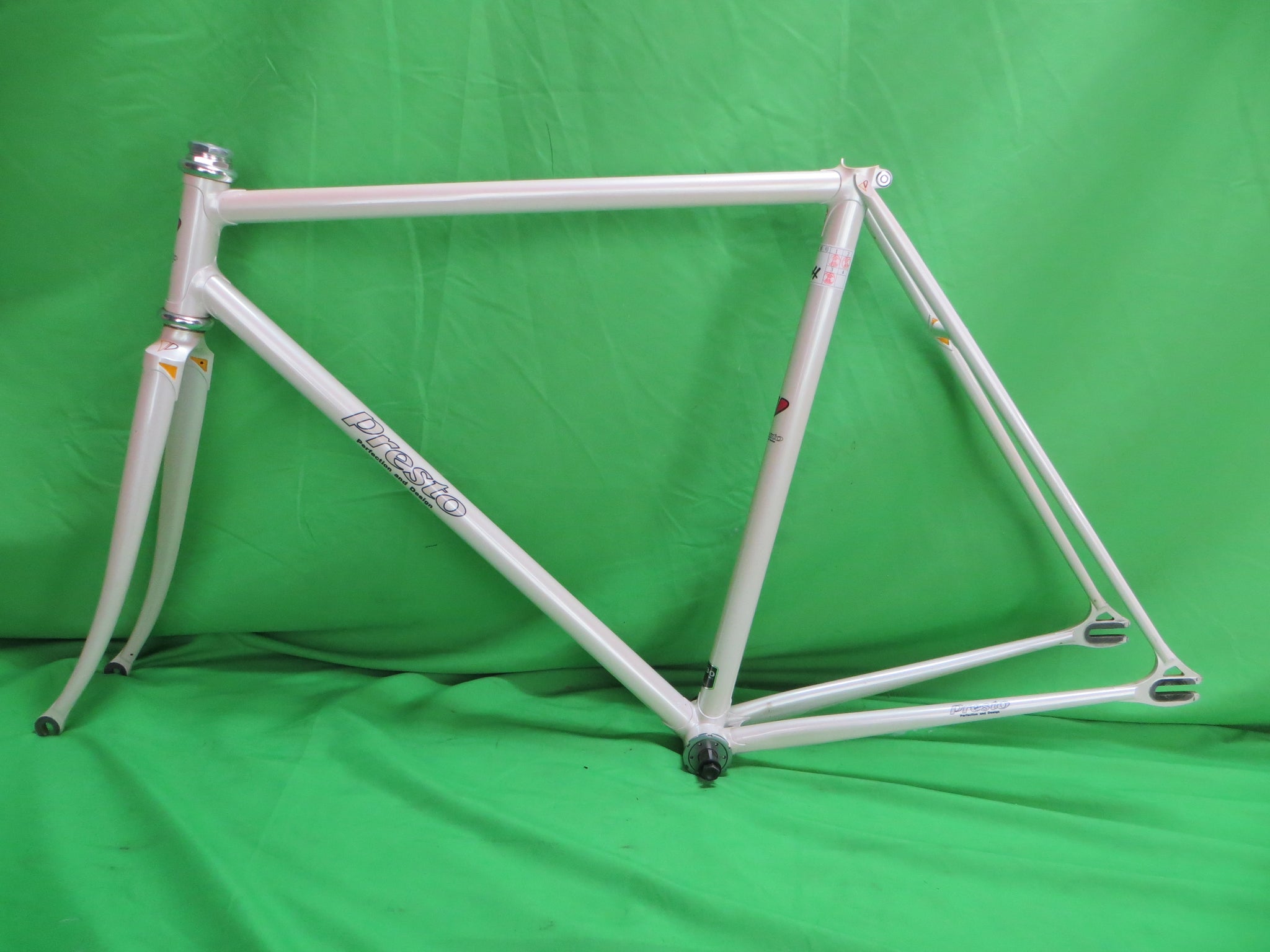 Presto Kaisei 8630R // White // 51.5cm