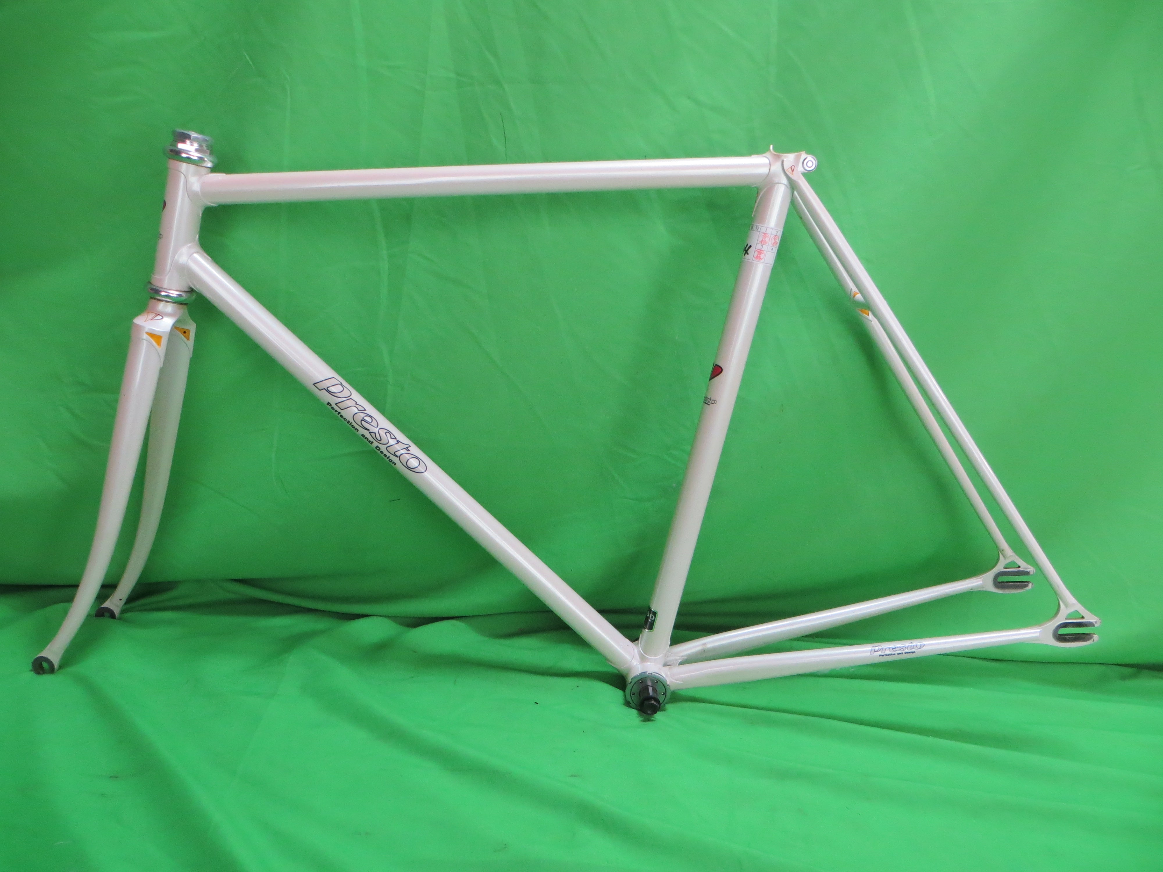 Presto Kaisei 8630R // White // 51.5cm