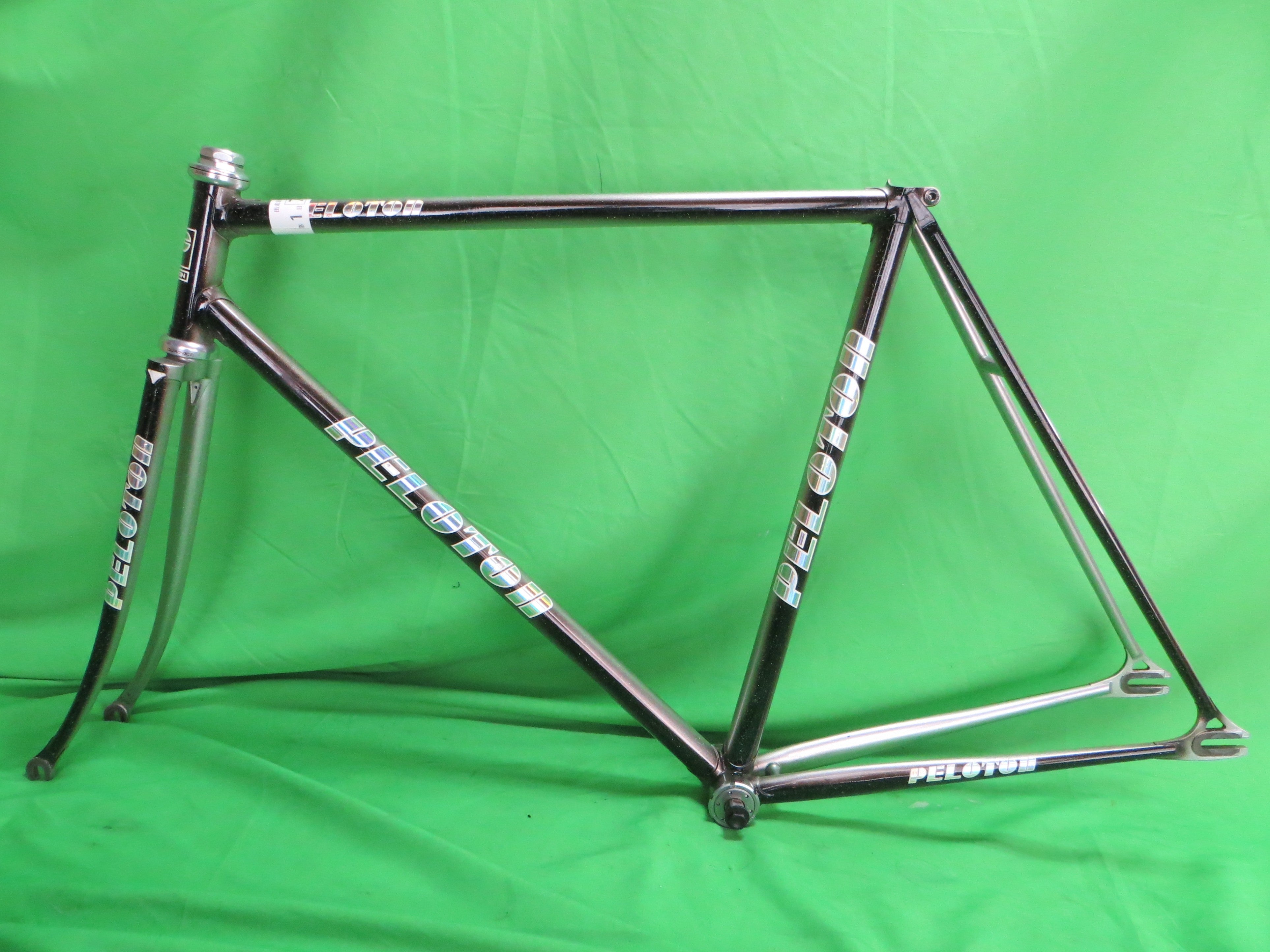 Peloton // Mach Silver Black Fade with Rainbow Flake // 52.5cm