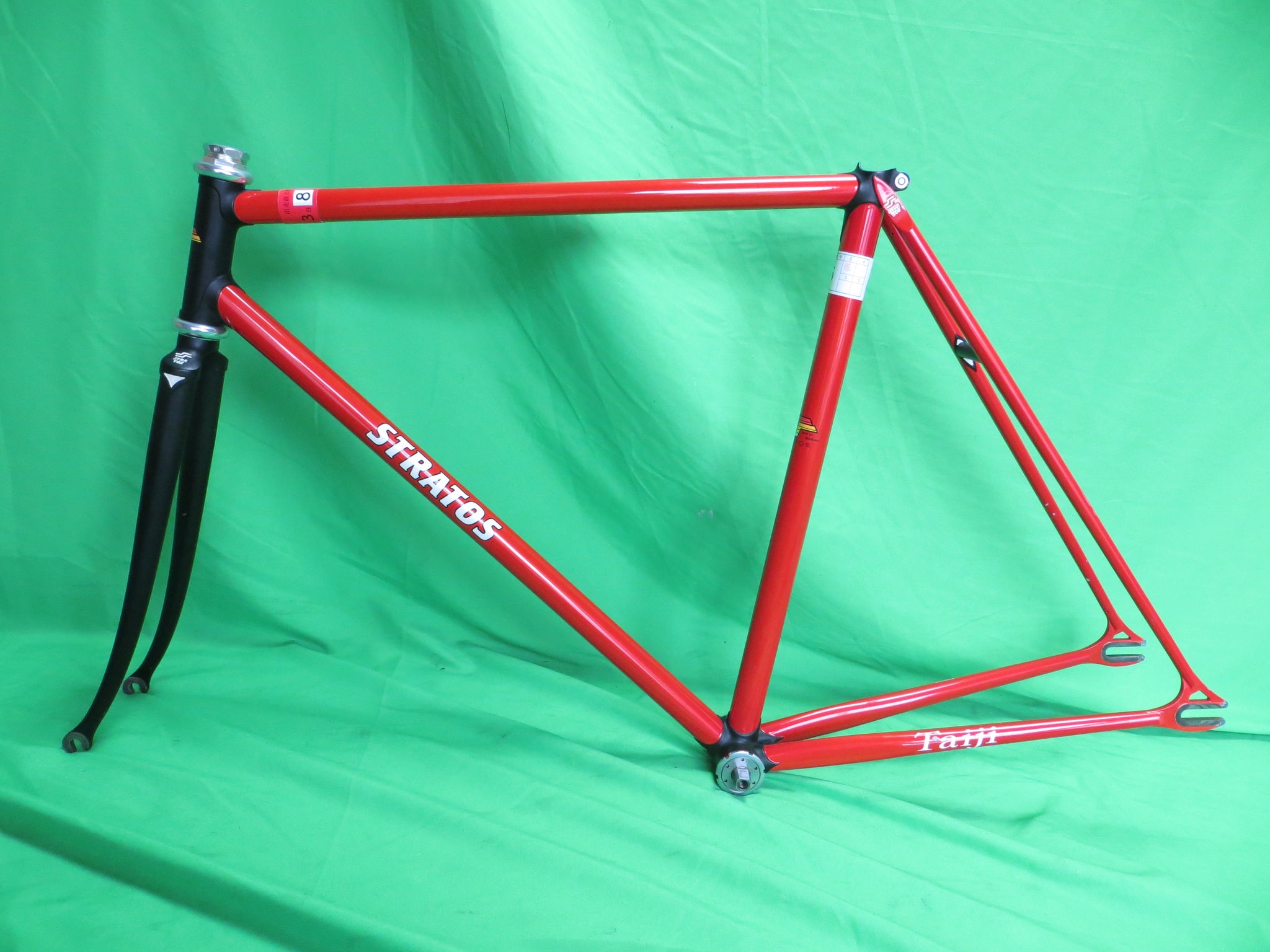 Stratos  // Red / Black Two Tone // 52.5cm