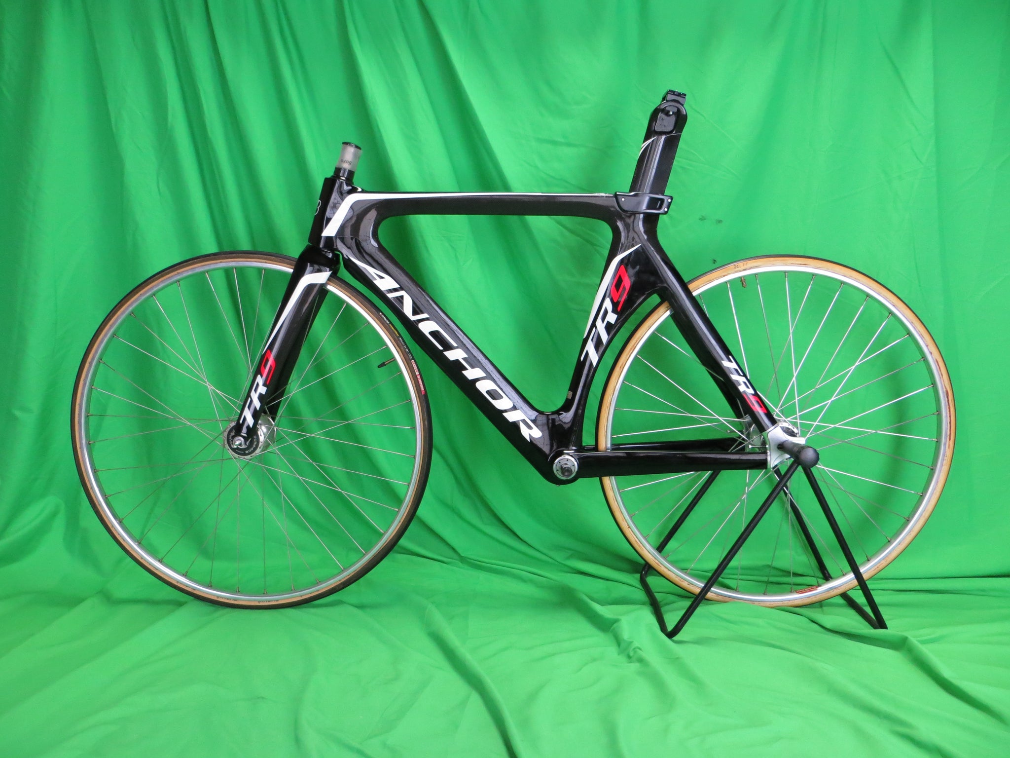 Rare! Anchor TR9 Carbon // Black // 49.5cm UCI NJS Approved – NJS