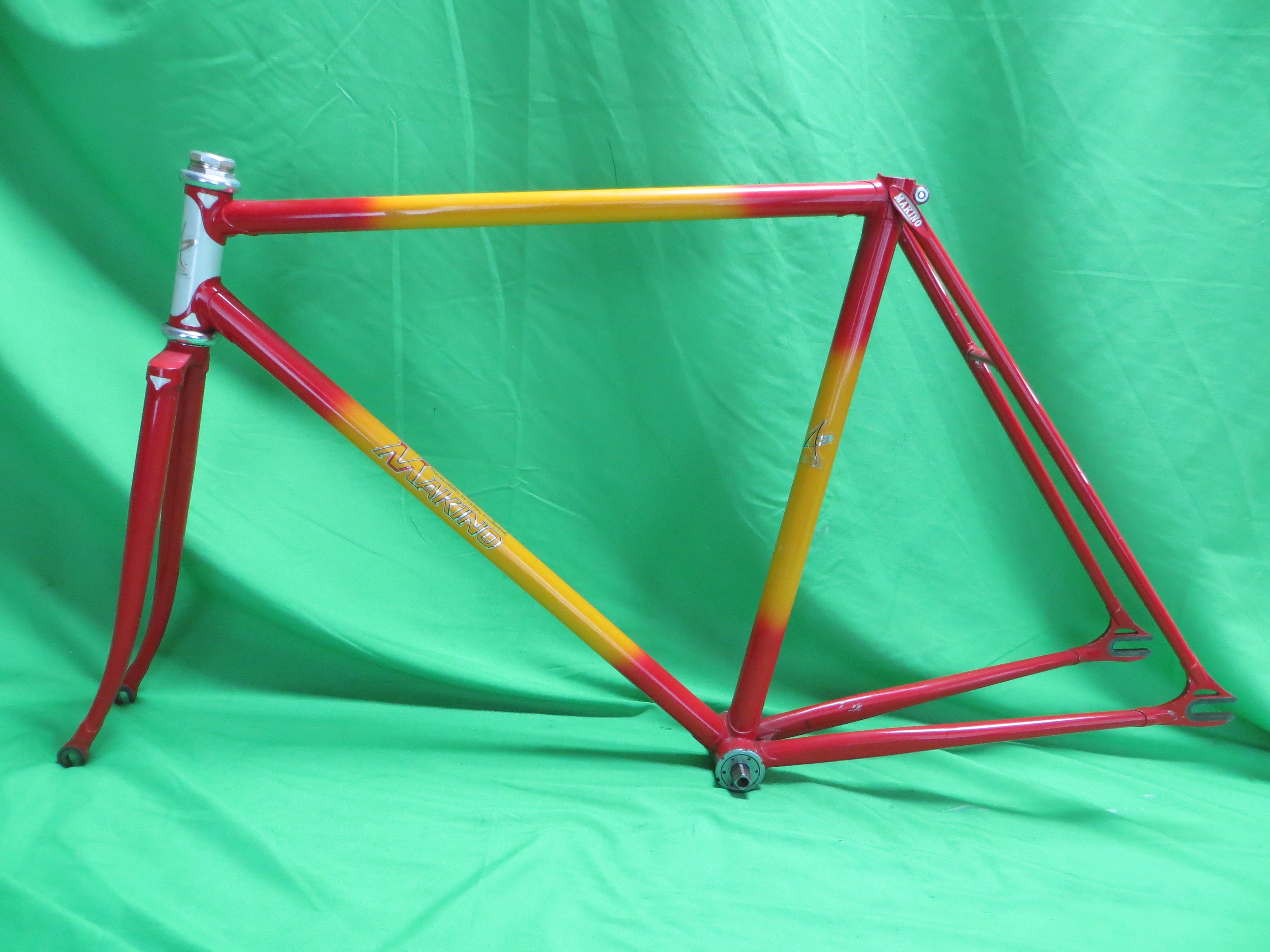 Makino // Red / Yellow / White Tri-color // 52cm