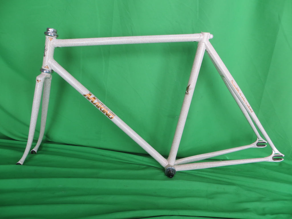 Makino // White with Gold Flake // 52.5cm