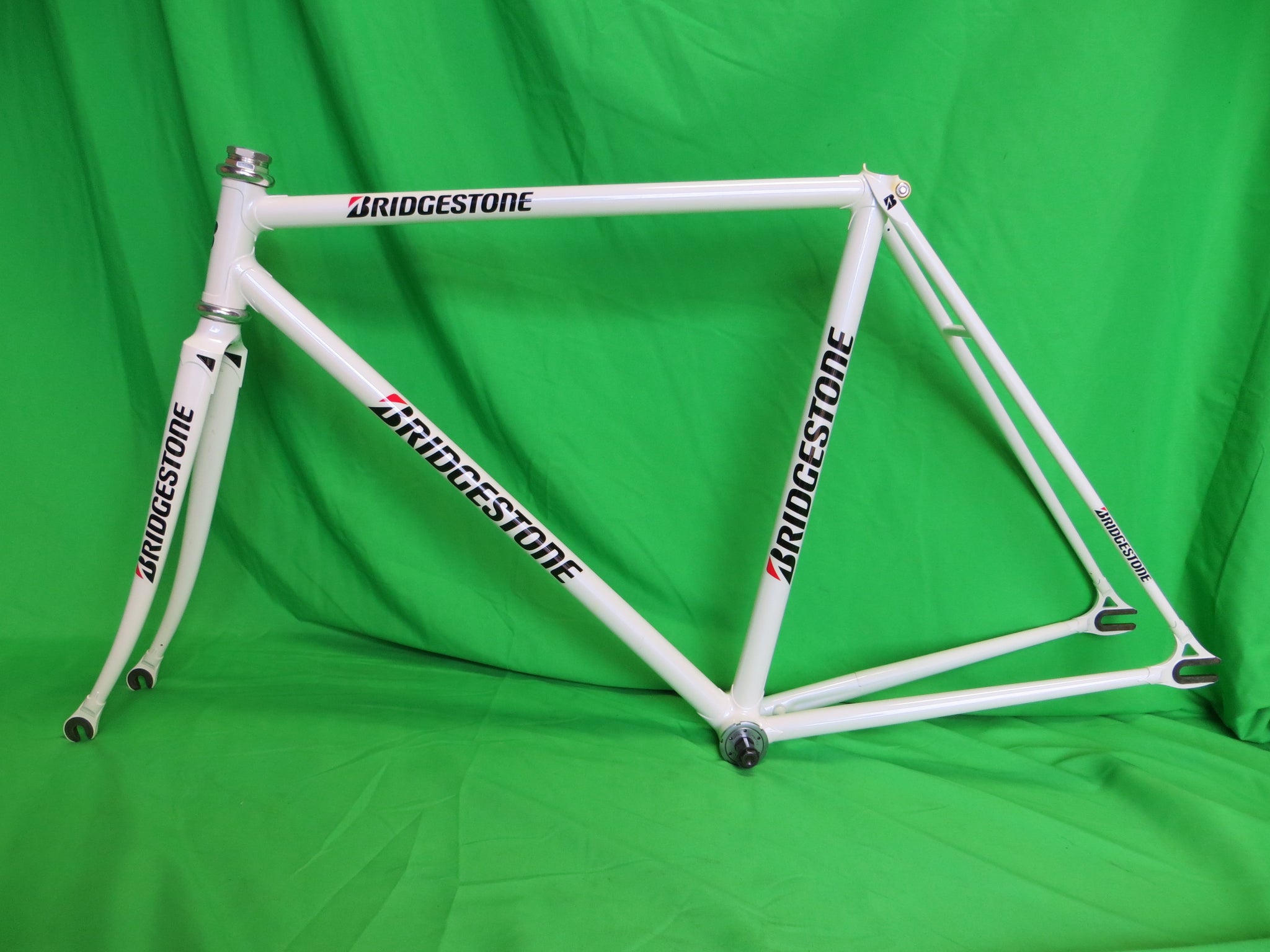 Bridgestone // White // 50.5cm