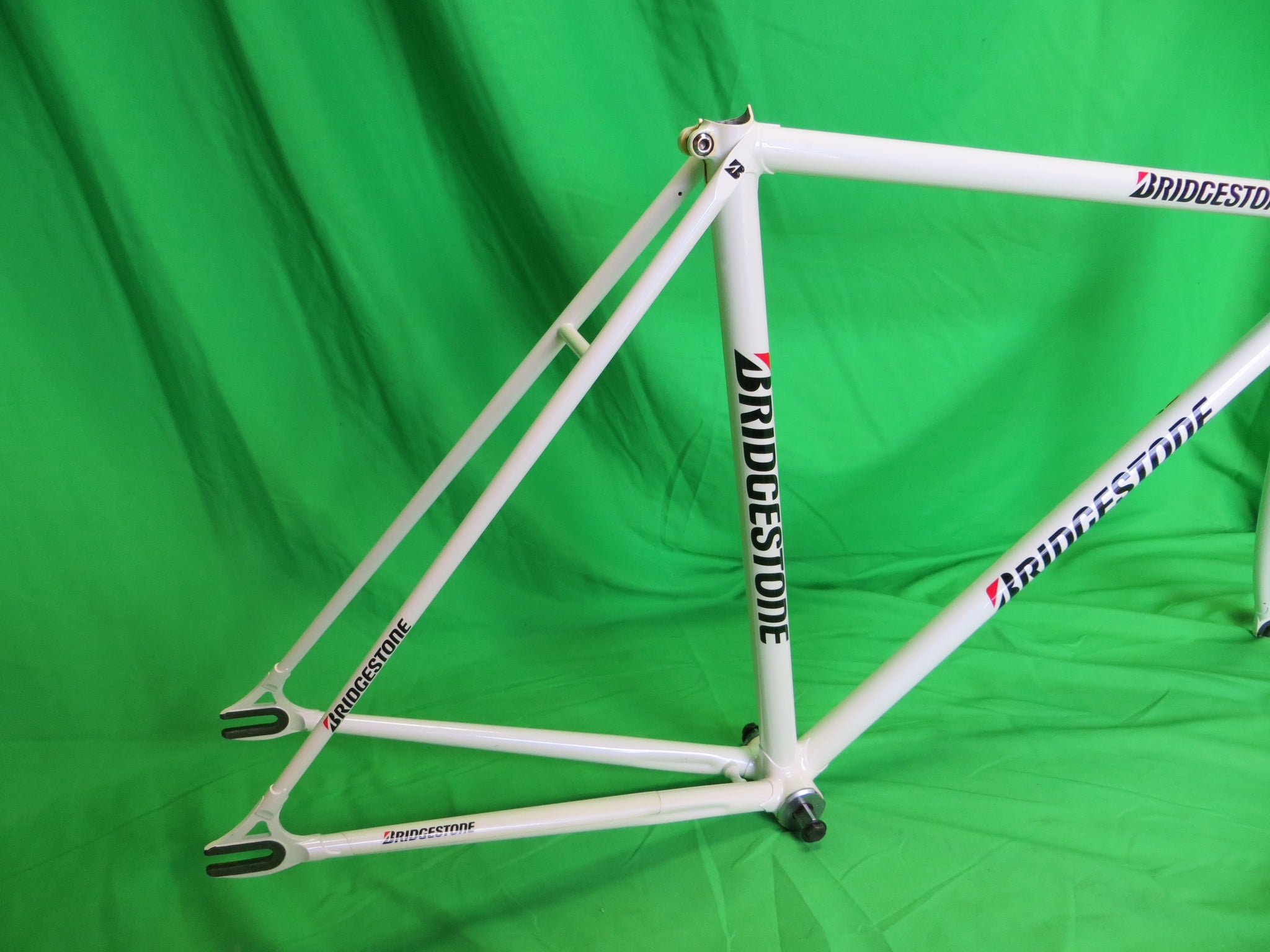 Bridgestone // White // 50.5cm – NJS EXPORT