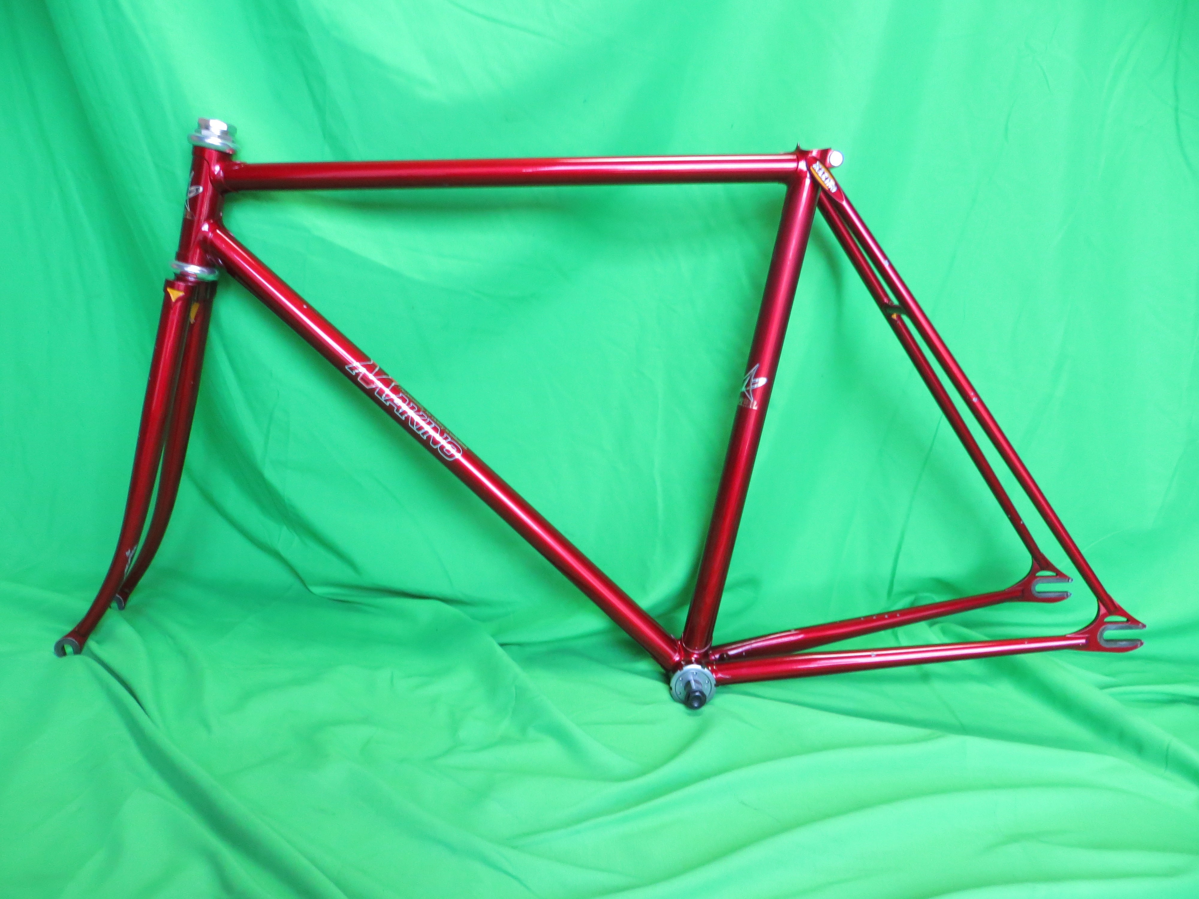 Makino // Deep Red Metallic // 50.5cm