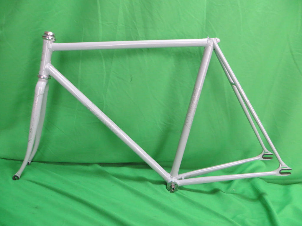 Makino // Off White // 54.5cm