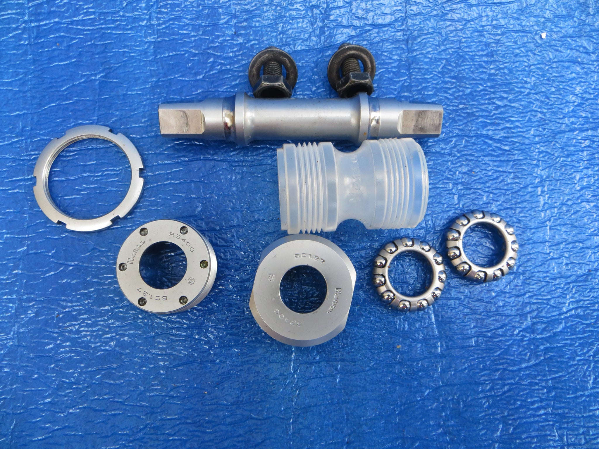 Hatta R9400 NJS Bottom Bracket (25020526)