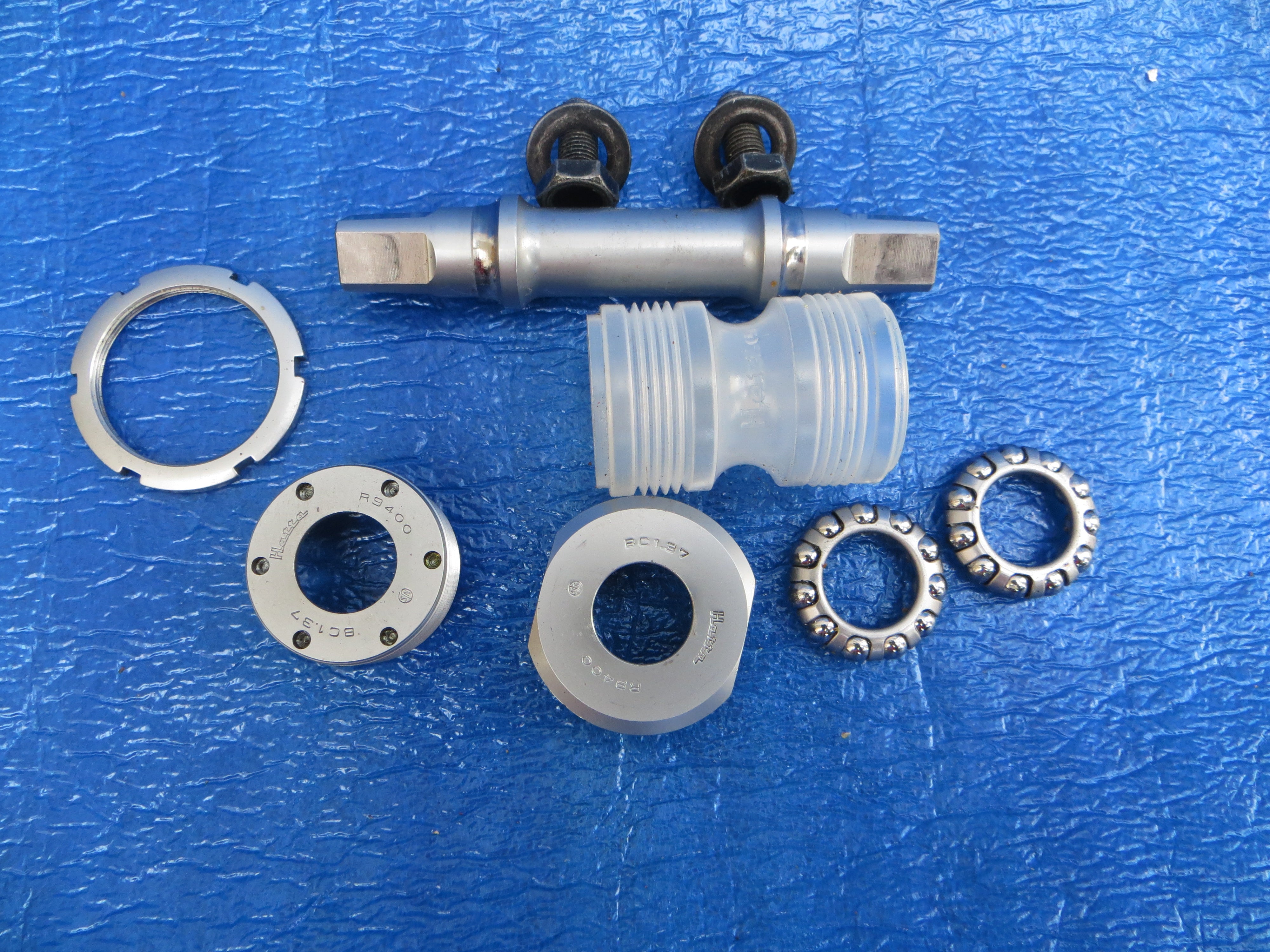 Hatta R9400 NJS Bottom Bracket (25020526)