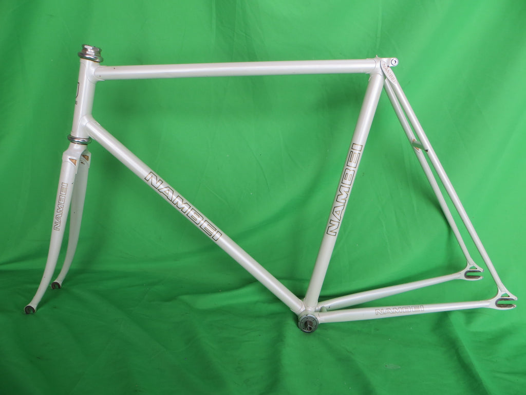 NAMBEI // White // 55.5cm
