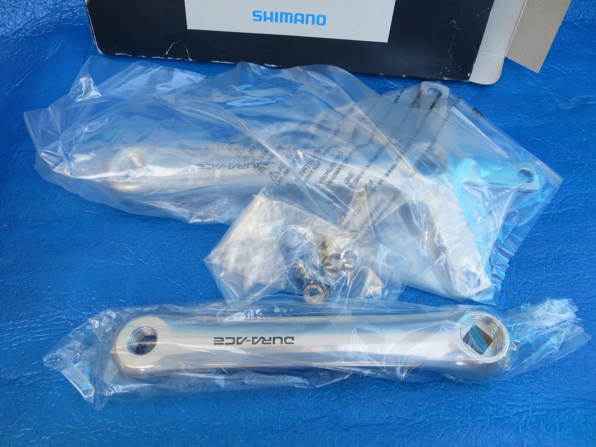 Never Used Shimano Dura Ace FC-7600 NJS Crank Set 175mm (23083101)