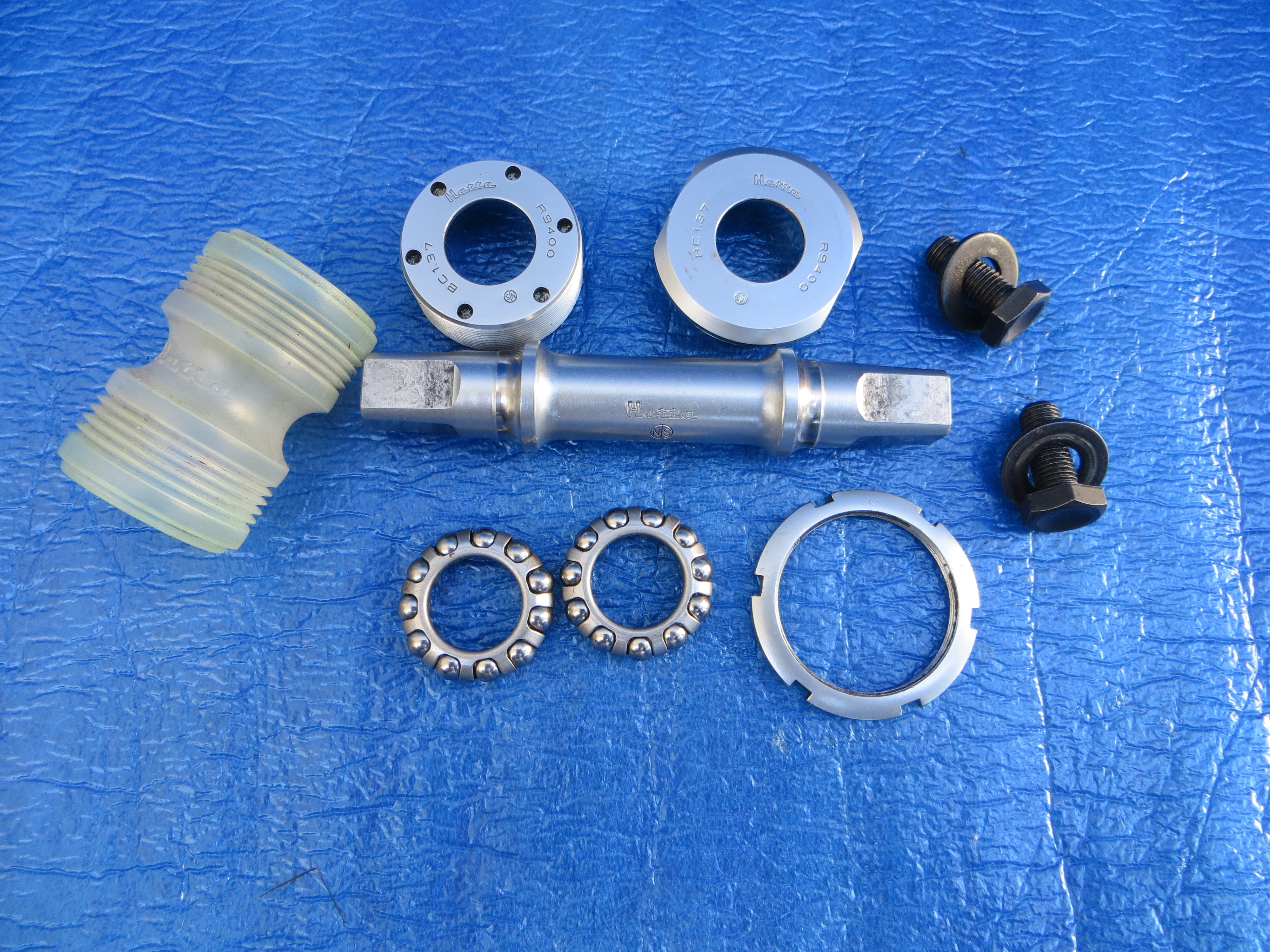Hatta R9400 NJS Bottom Bracket (25020811)