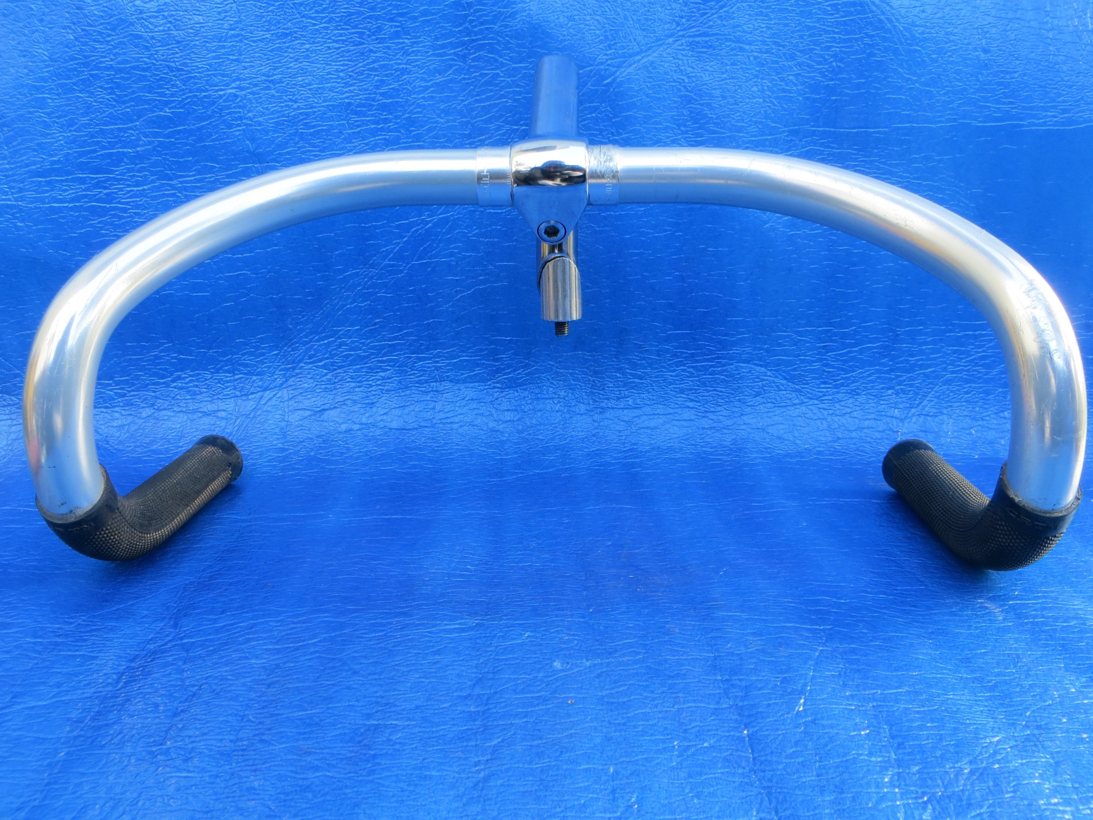B123 370mm AA NJS Handlebar, Nitto Jaguar 95mm/58 degree Steel NJS Stem, Soyo Grips (25020906)