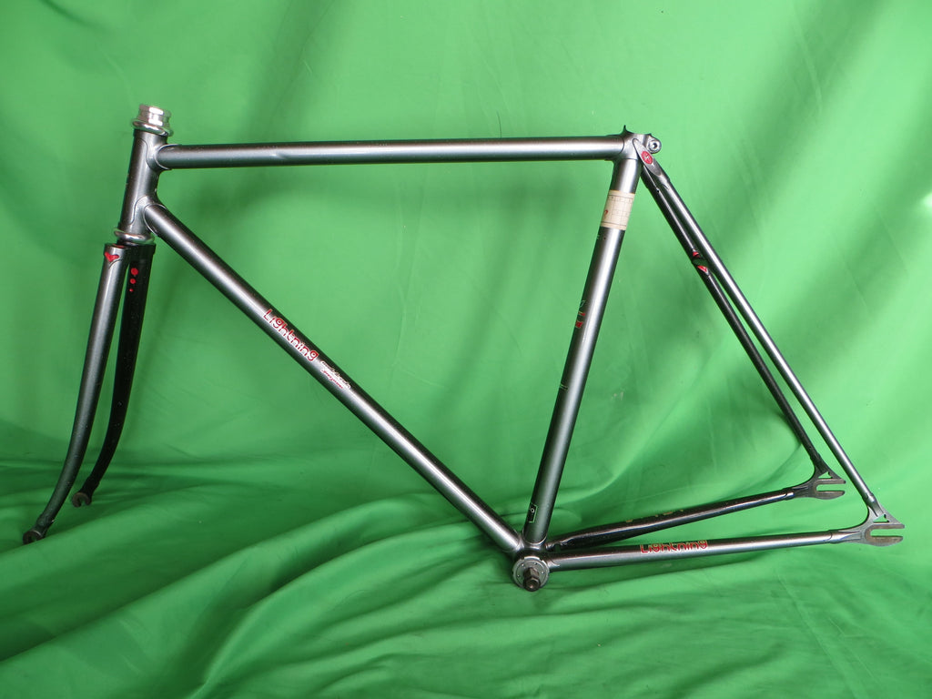 Lightning //  Black Silver Fade with Rainbow Flake // 51cm