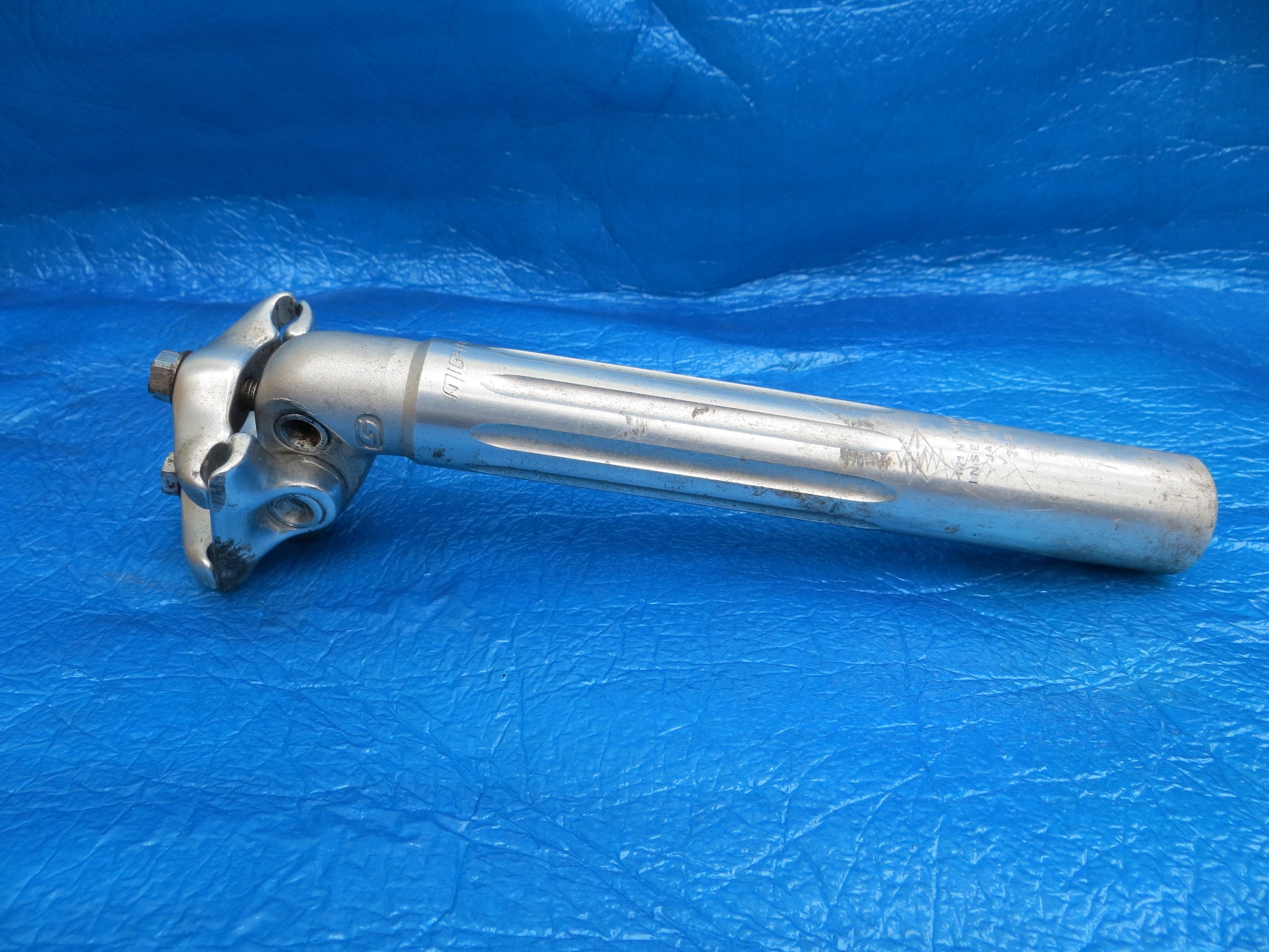 Sugino Mighty Fluted NJS Seatpost 26.8/44mm (23092504) – NJS EXPORT