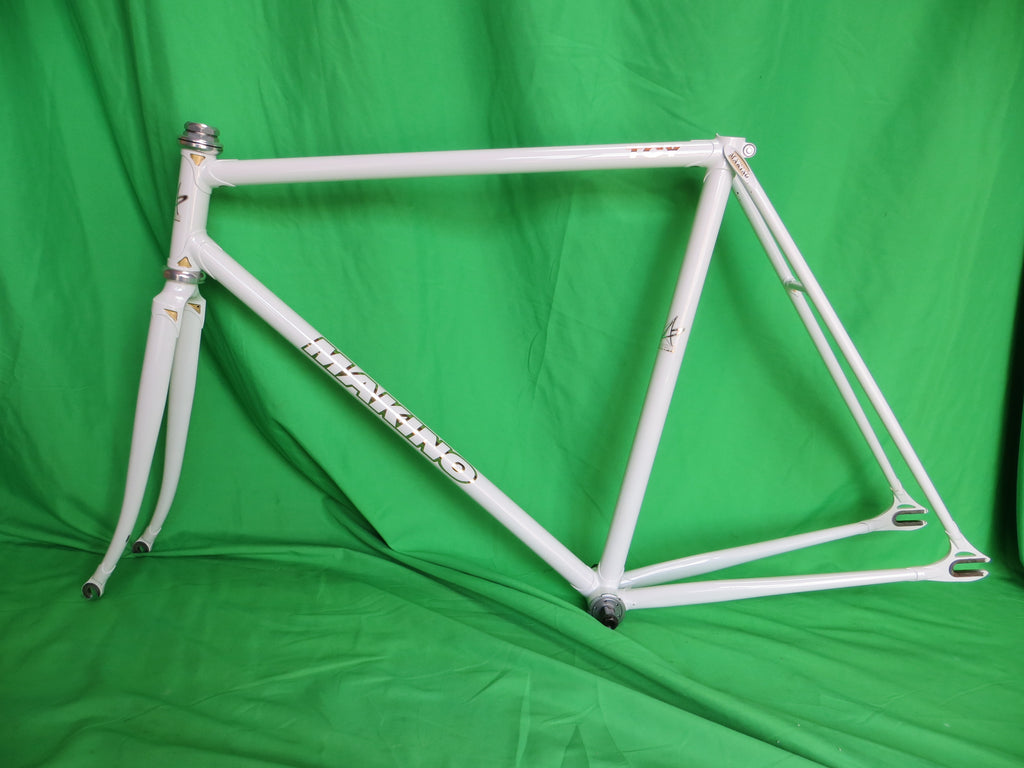 Makino // White // 53.5cm