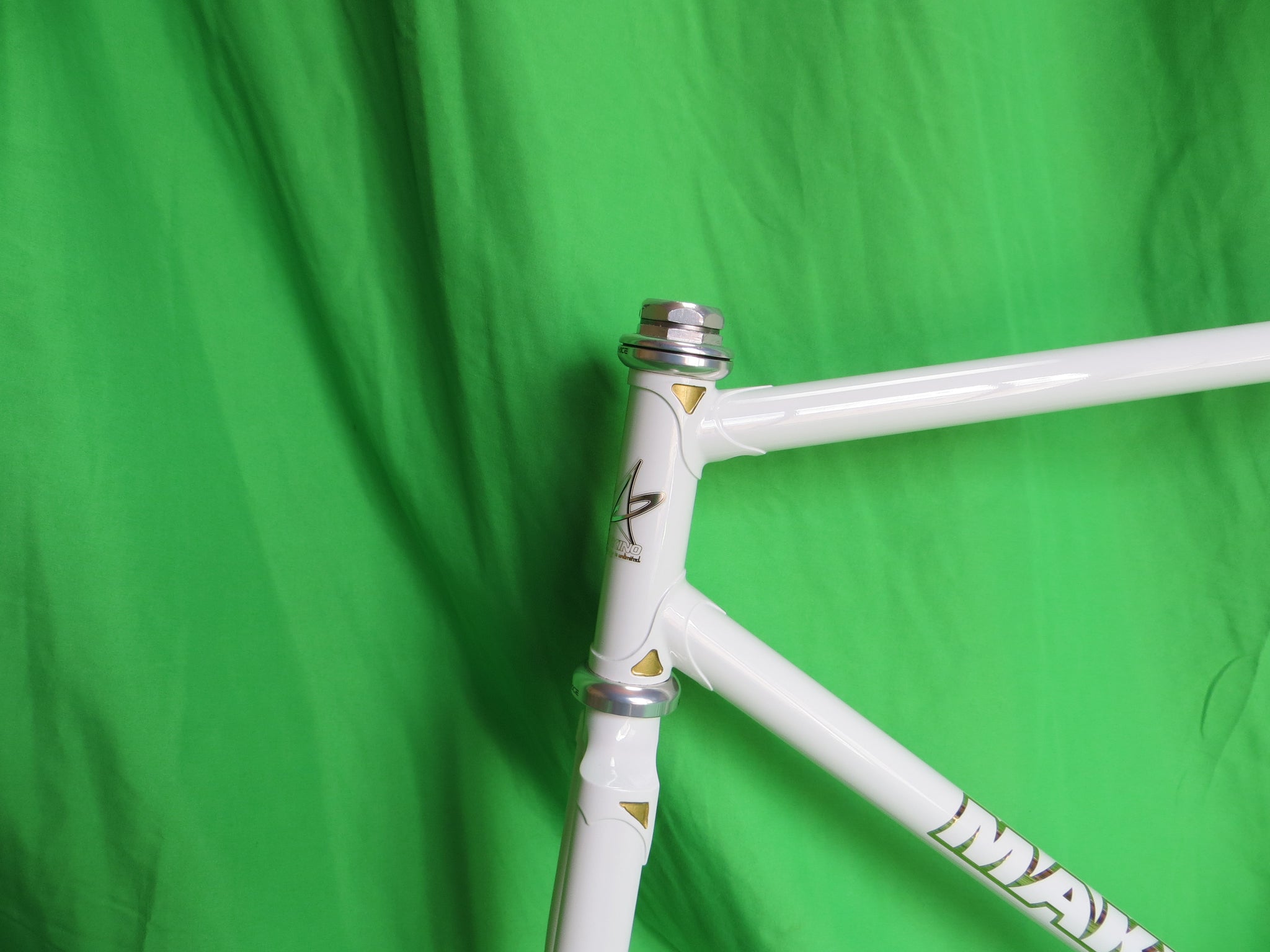 Makino // White // 53.5cm – NJS EXPORT
