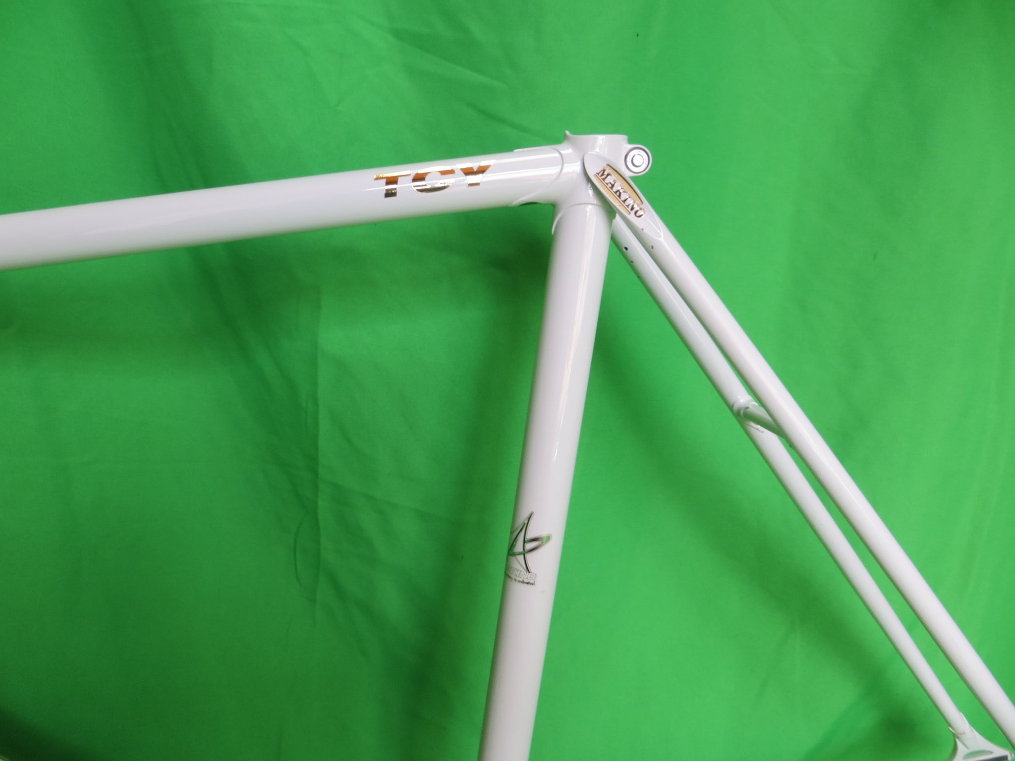 Makino // White // 53.5cm – NJS EXPORT