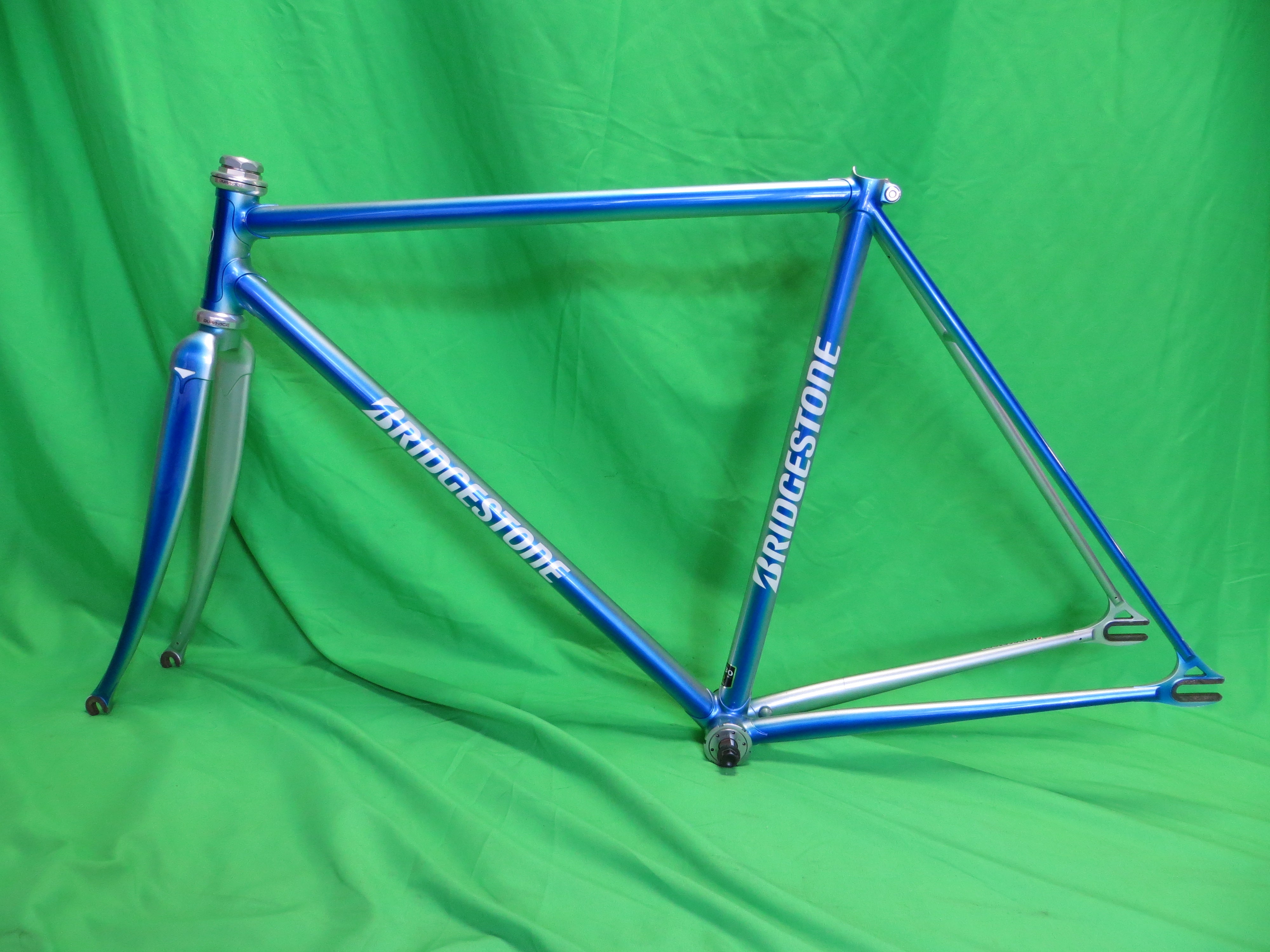 Bridgestone Columbus Max Fork // Blue Metallic Silver Fade // 50.5cm