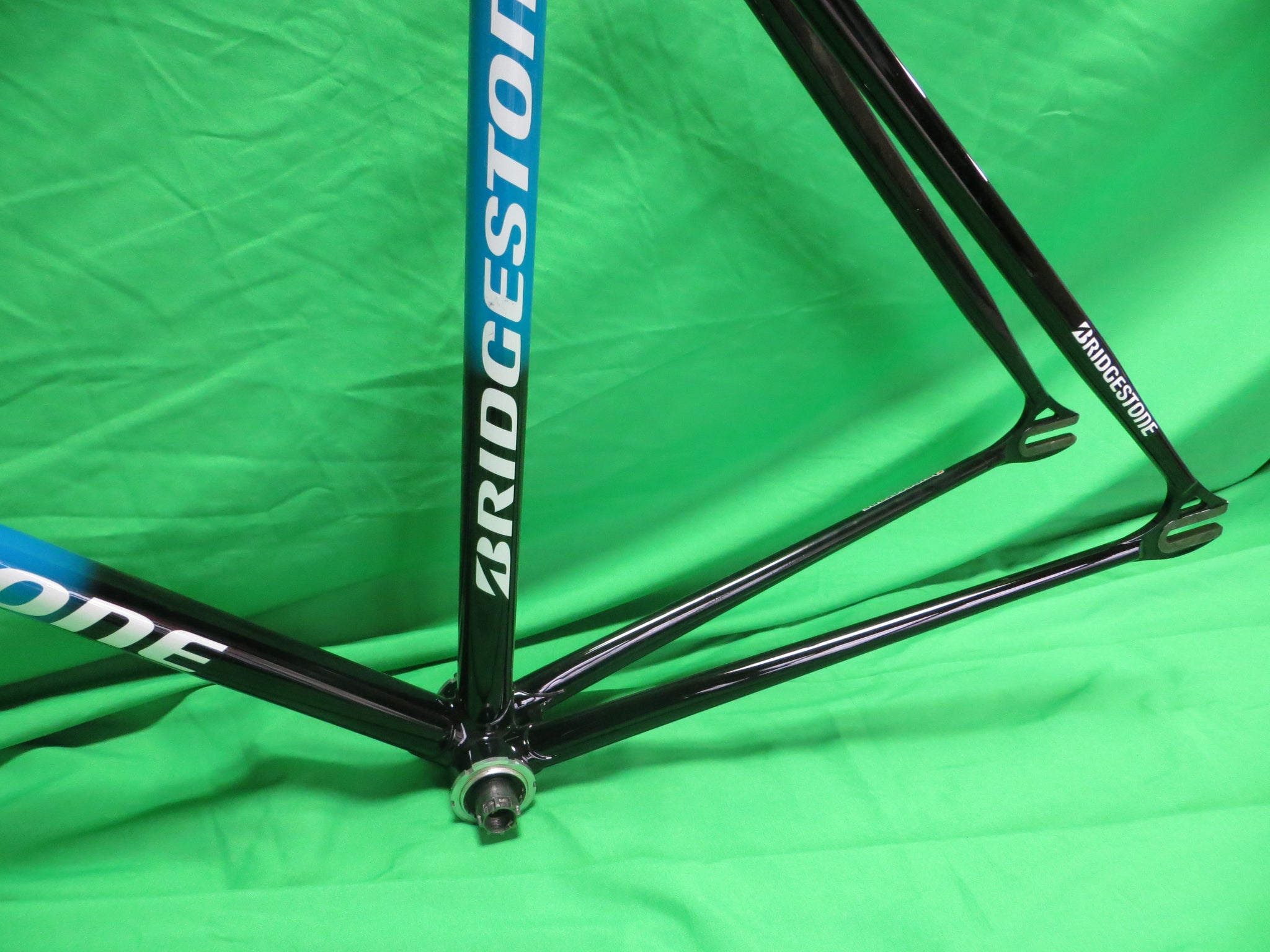 Bridgestone Columbus Max Fork // Black Orange Blue // 49.5cm – NJS