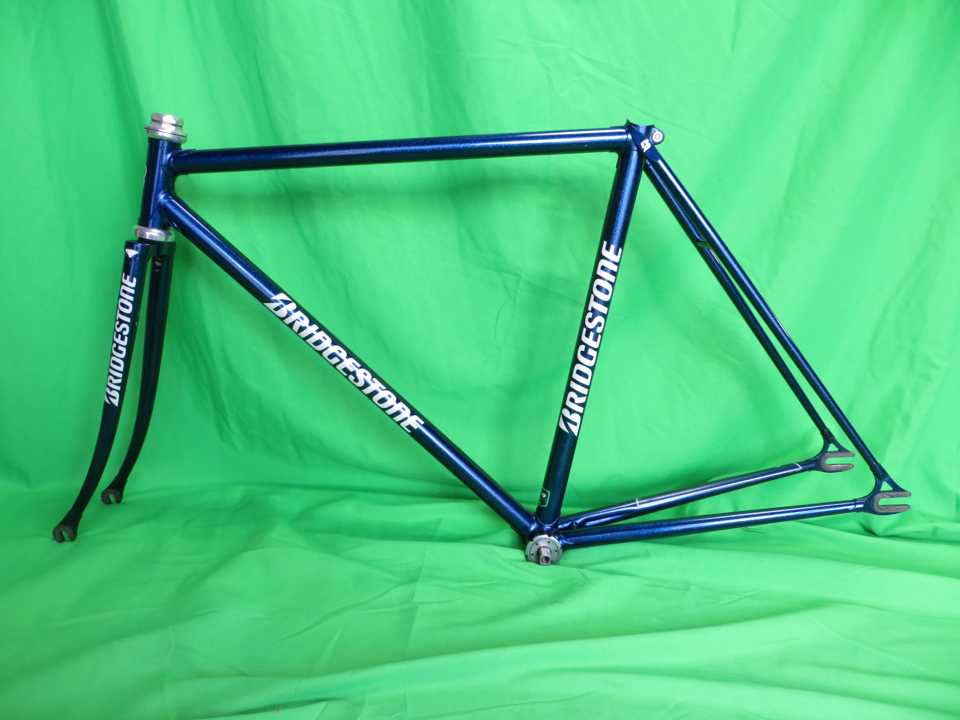 Bridgestone Kaisei 019 // Dark Blue Metallic // 50cm