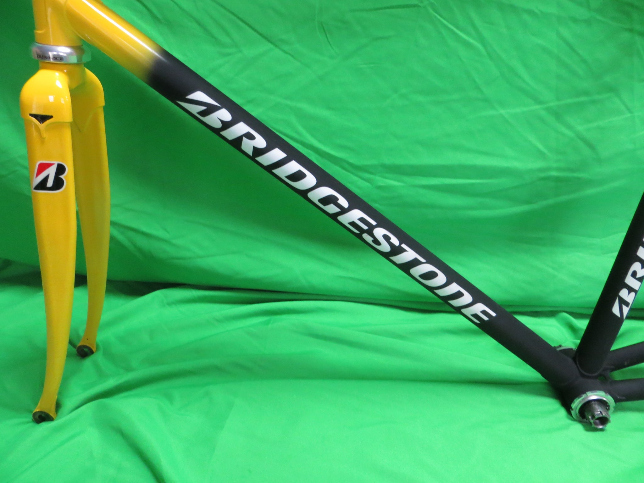 Bridgestone Columbus Max Fork // Matte Black Yellow Fade // 49.5cm