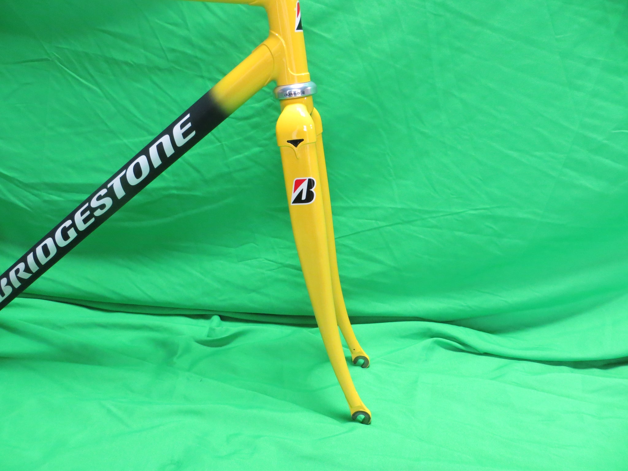 Bridgestone Columbus Max Fork // Matte Black Yellow Fade // 49.5cm