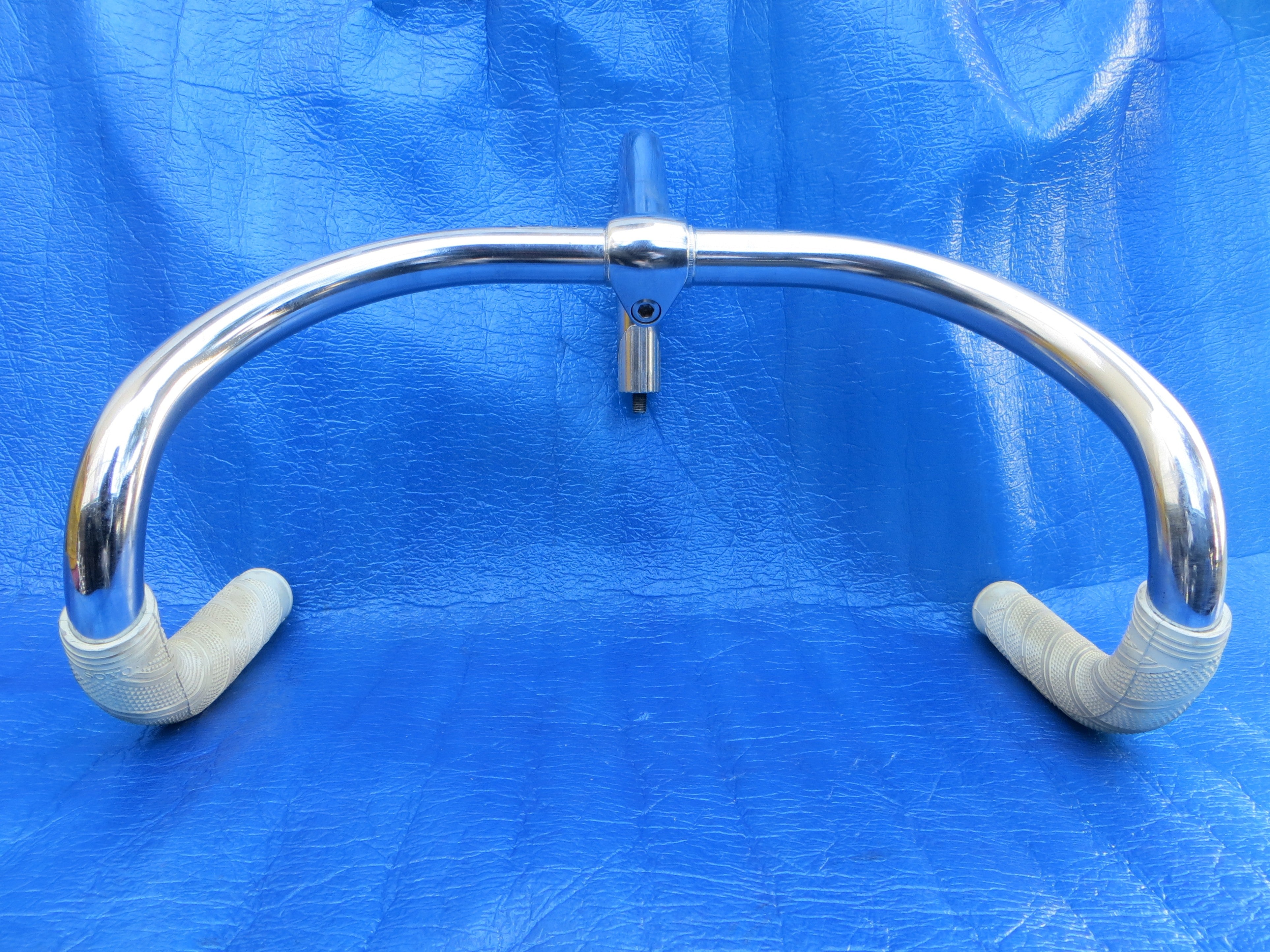 B123 370mm Seel NJS Handlebar, Nitto Jaguar 120mm/58 degree Steel NJS Stem, Soyo Grips  (25032013)