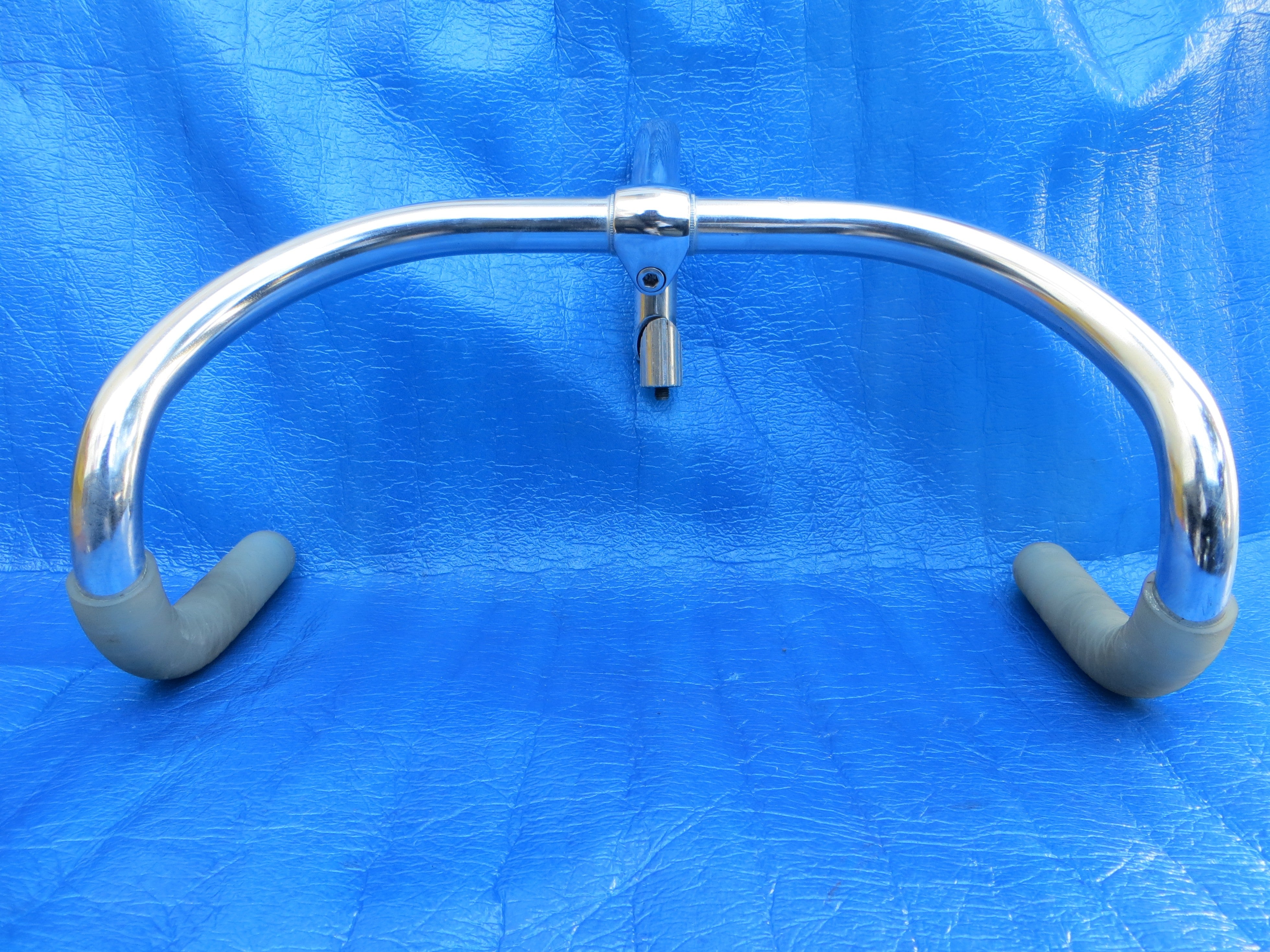 B123 400mm Seel NJS Handlebar, Nitto Jaguar 105mm/58 degree Steel NJS Stem, Champ Grips  (25032014)