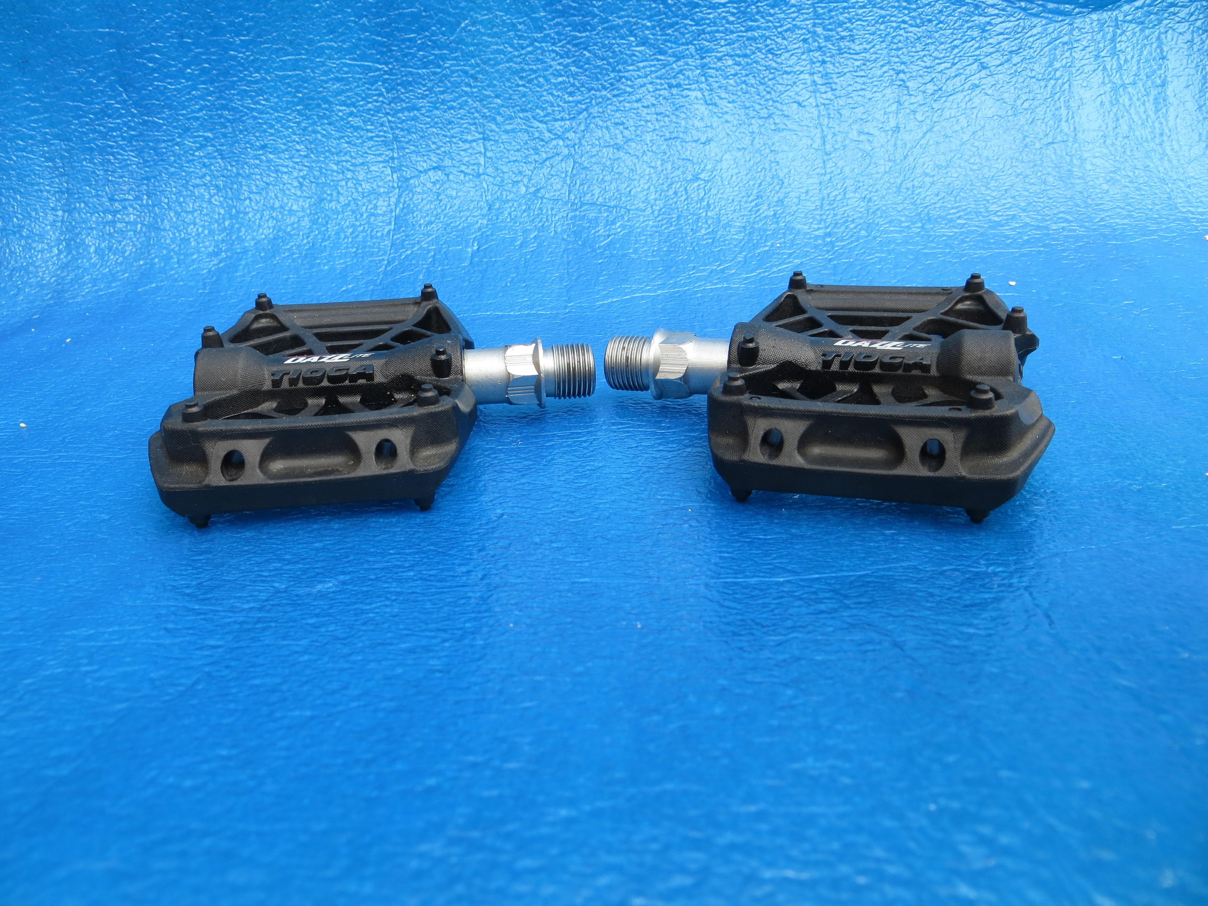 Tioga Dazz Light Pedal Set (23102503)
