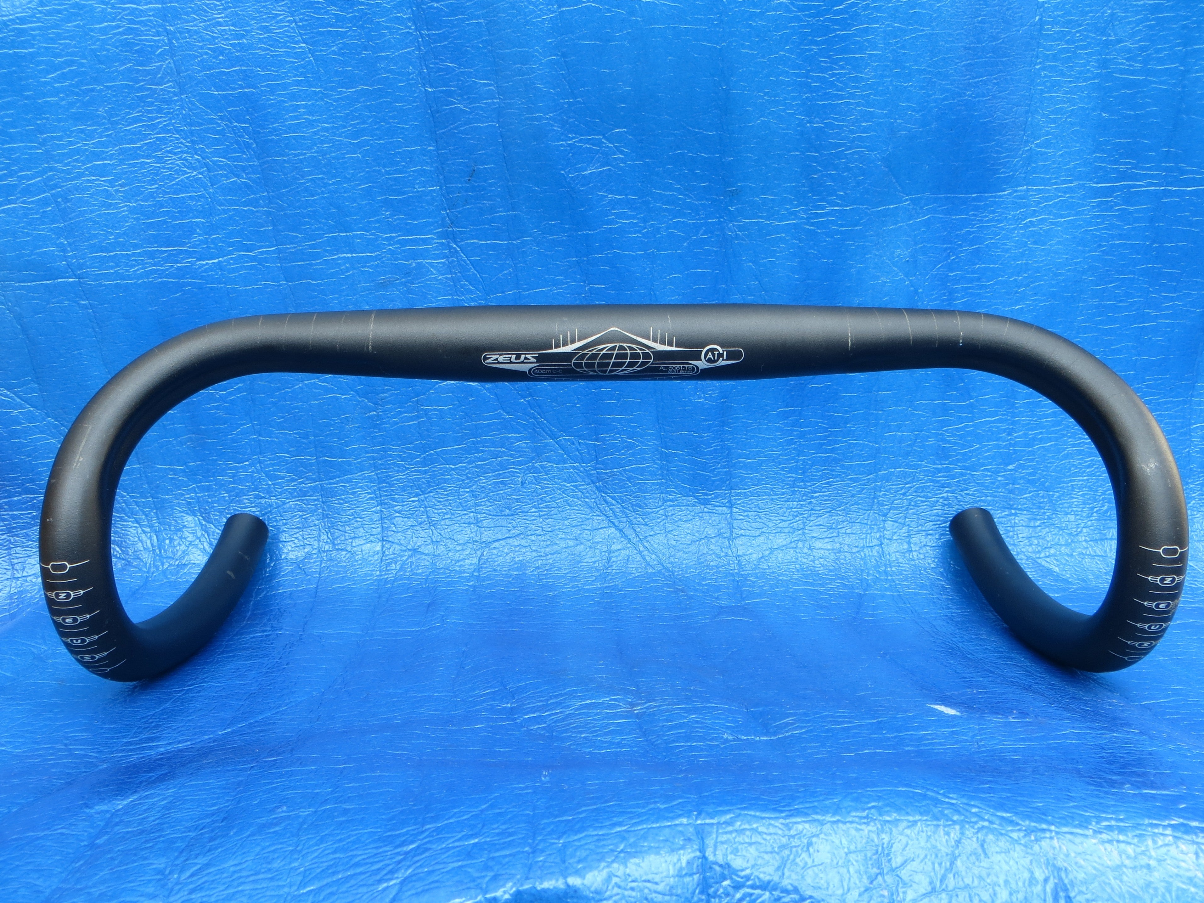 Zeus 400mm Aluminium Handlebar 31.8mm Bar Clamp (25032605)