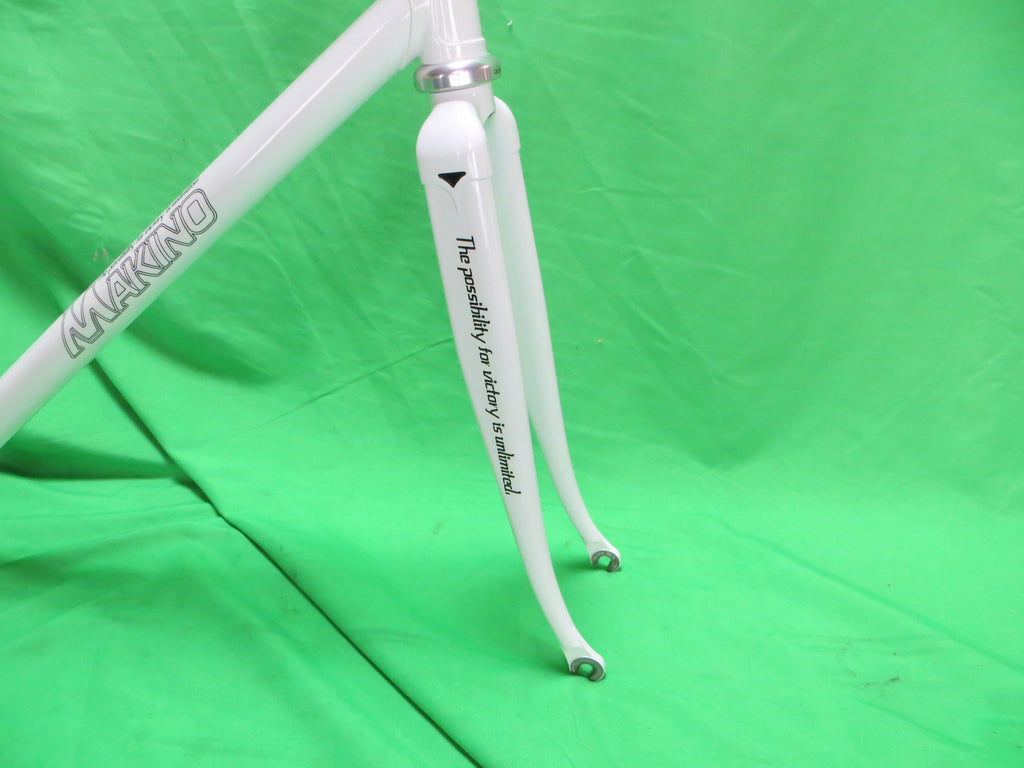 Nagasawa 2008 // Blue Metallic with Rainbow Flake // 57.5cm