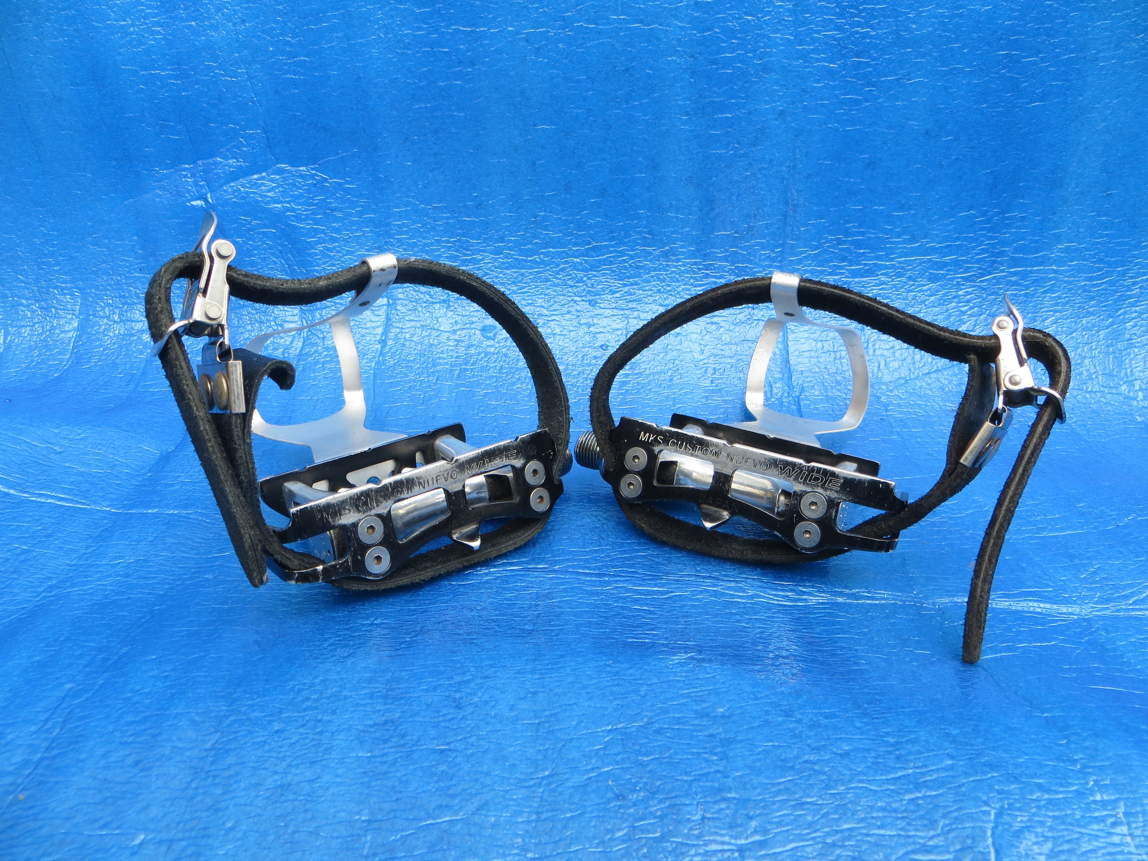MKS Custom Nuevo NJS Pedals WIDE, MKS AA M-size NJS Clips and MKS Fit-alfa NJS Toe Straps (24102204)