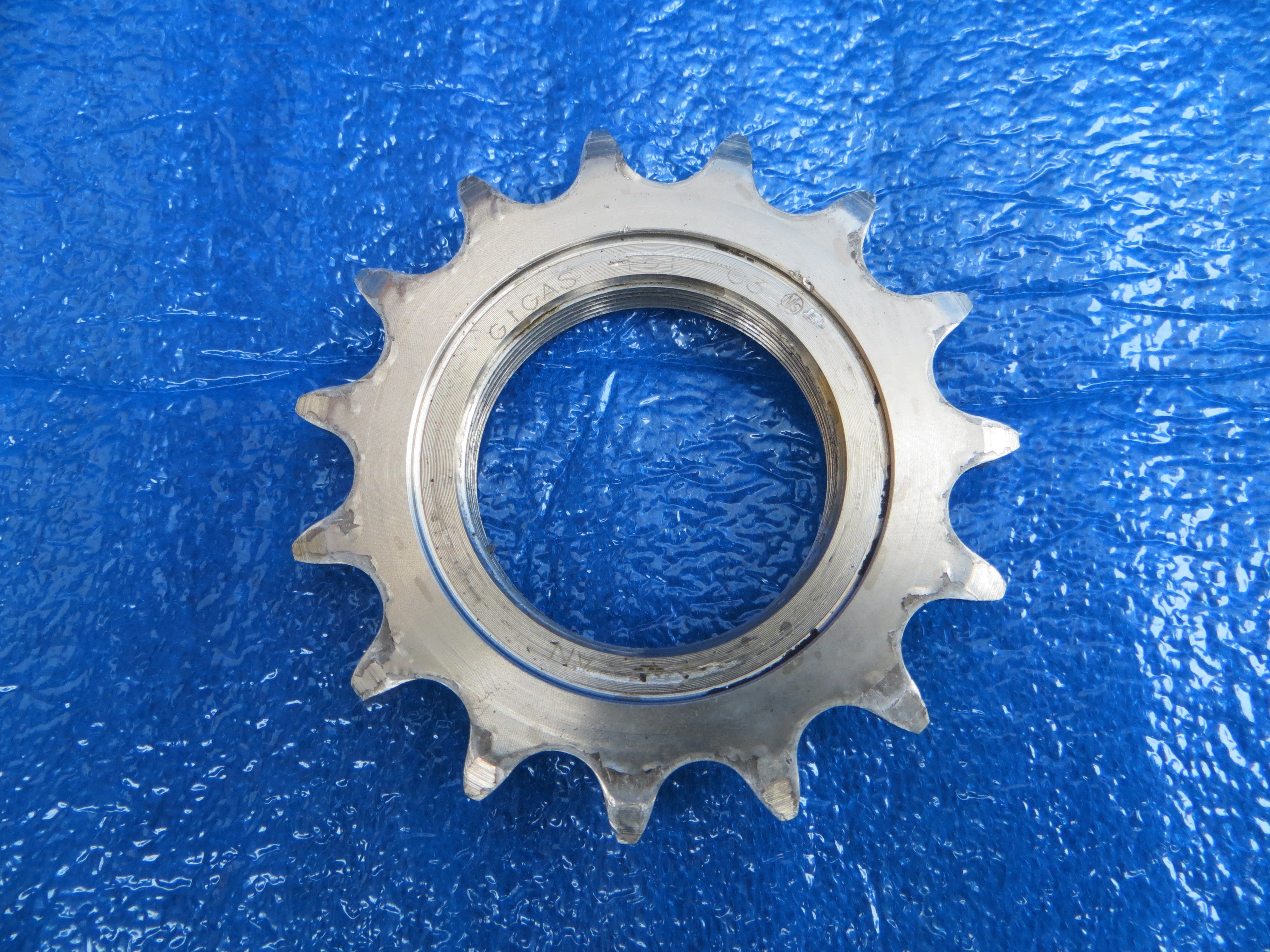 Sugino Gigas 15t 1/8” Track Cog NJS (25041108)