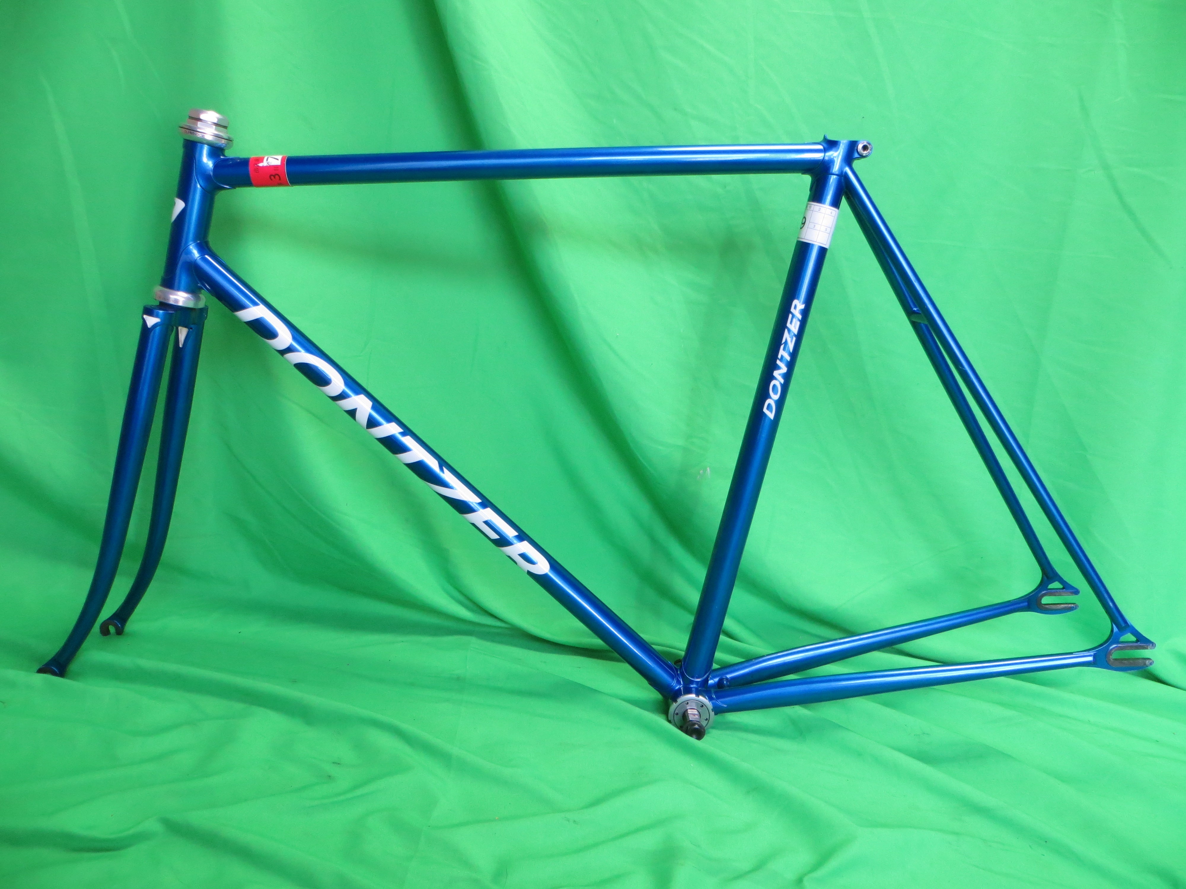 Dontzer // Deep Blue Metallic // 54.5cm