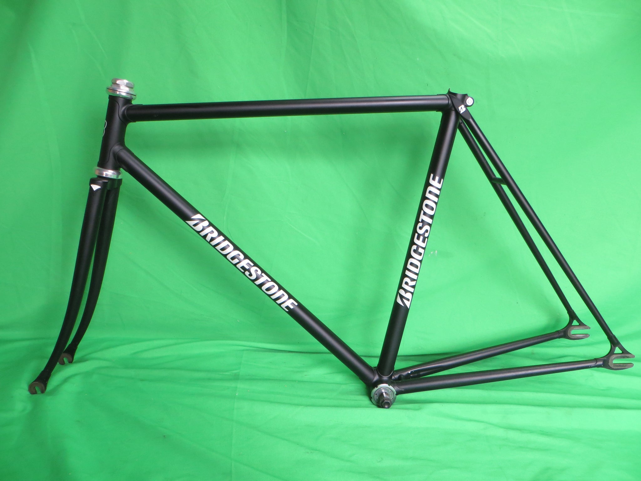 Bridgestone // Matte Black // 51.5cm