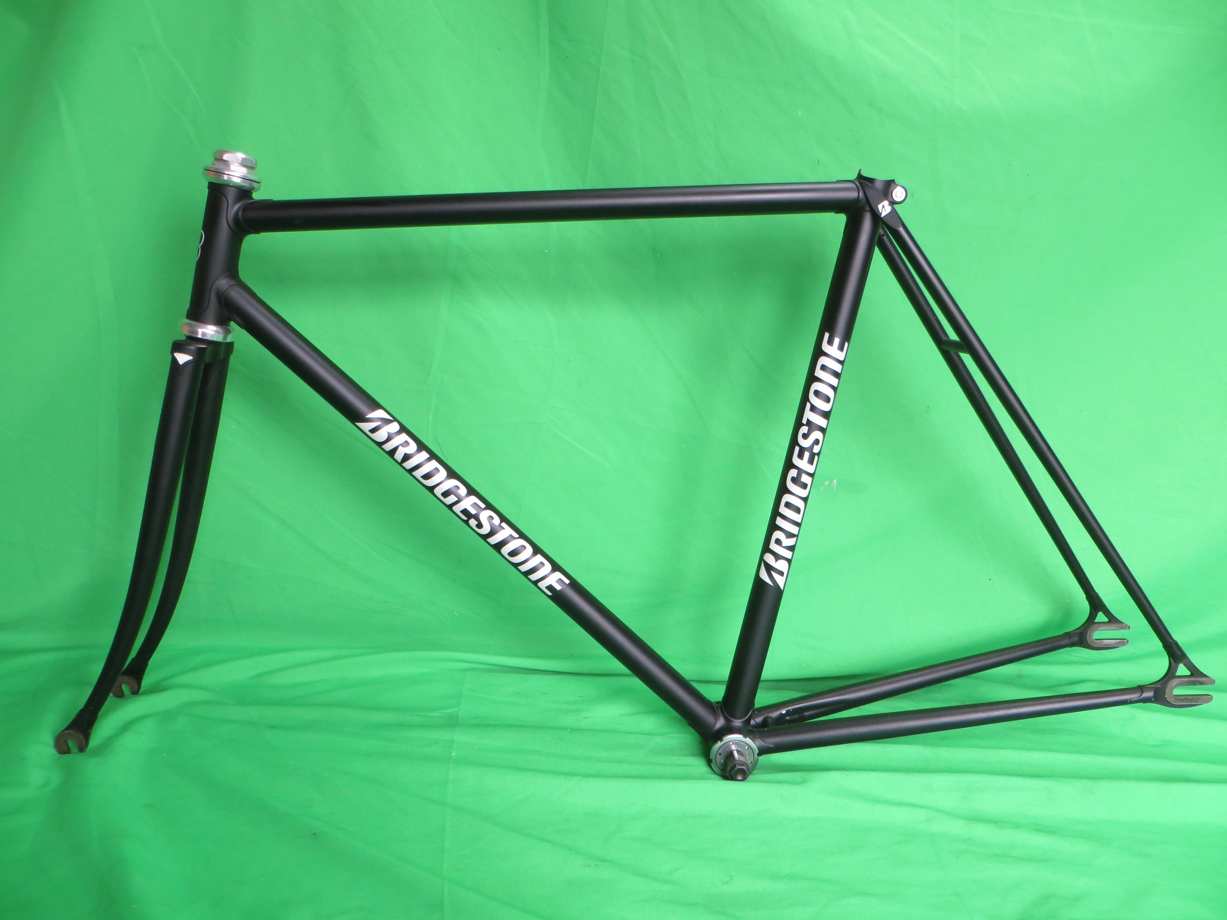 Bridgestone // Matte Black // 51.5cm