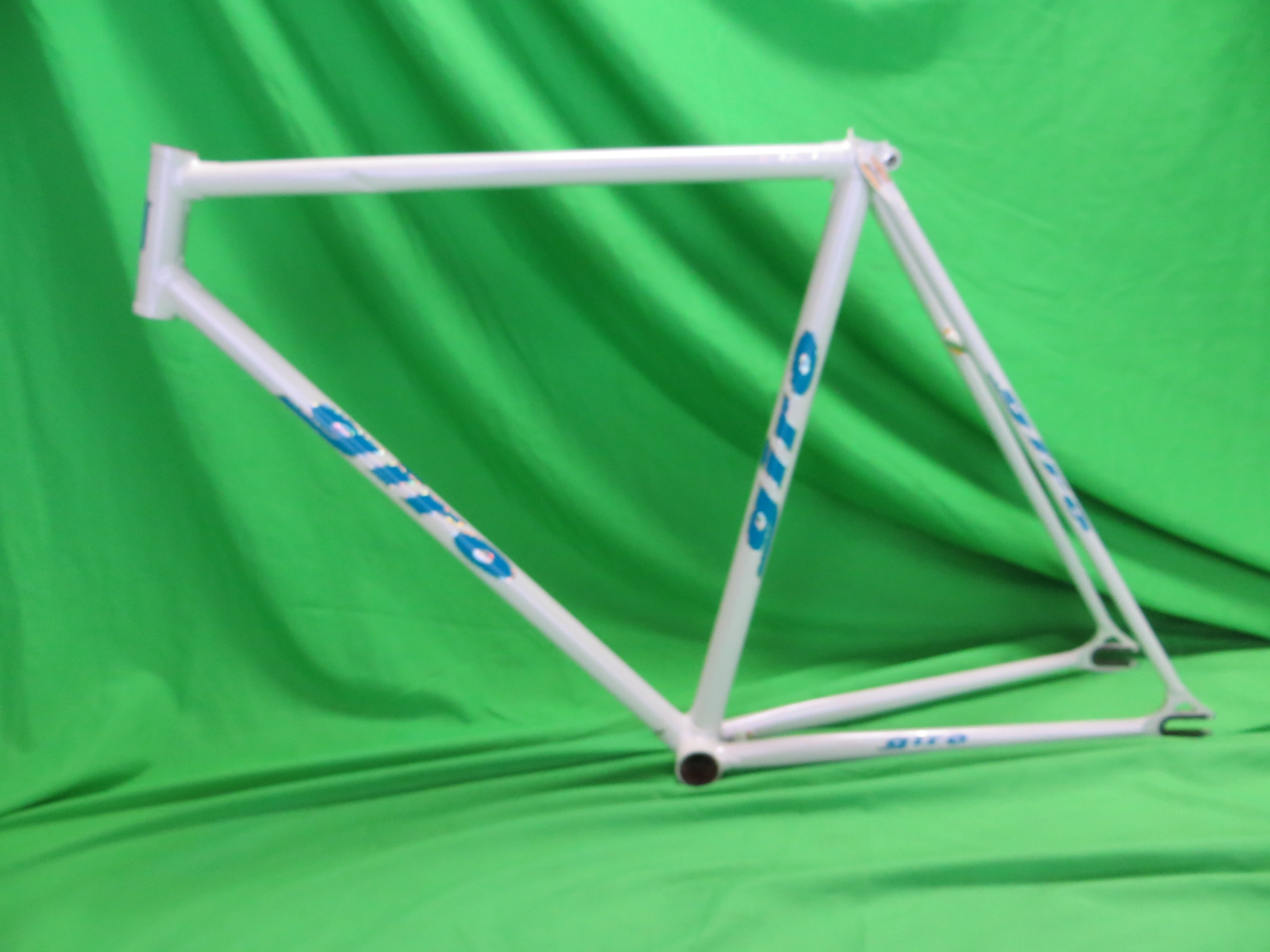 Giro // White // 53.5cm // For Repairs