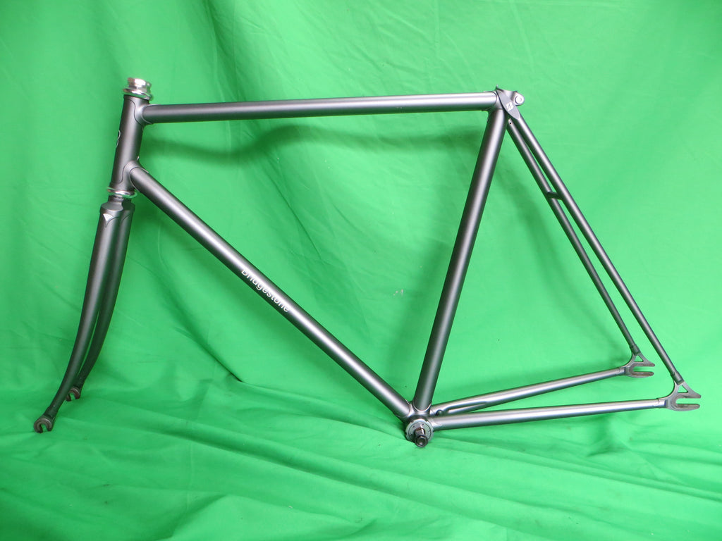 Bridgestone // Matte Gray // 53cm