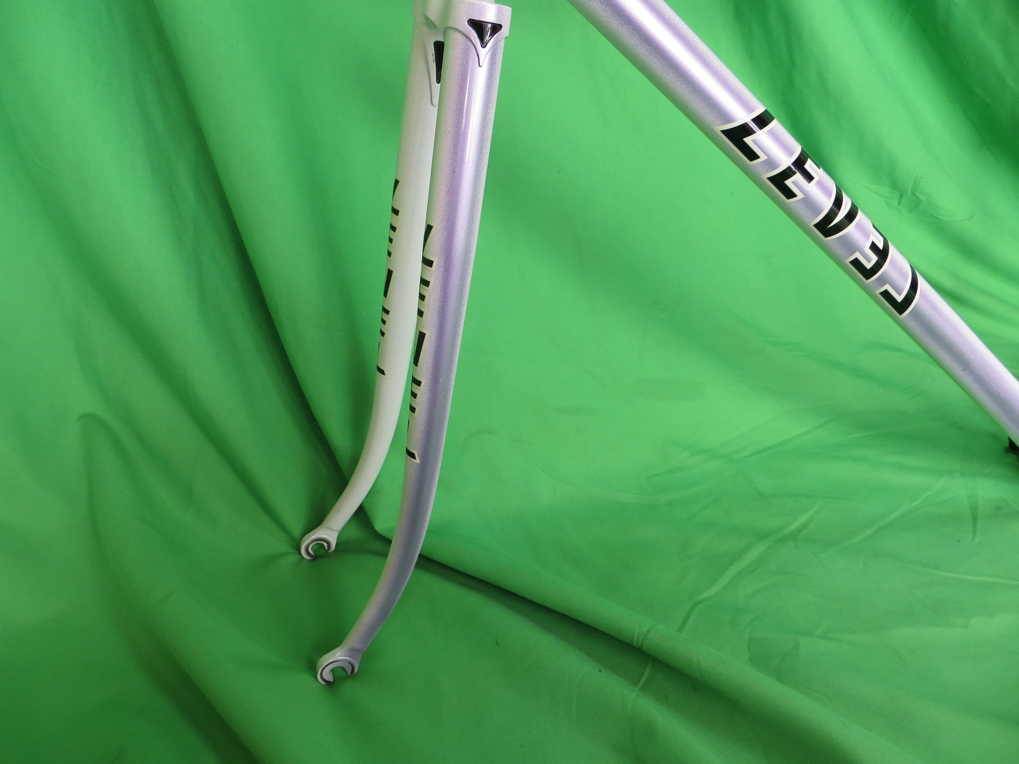 LEVEL // Purple / White Fade // 51.5cm – NJS EXPORT