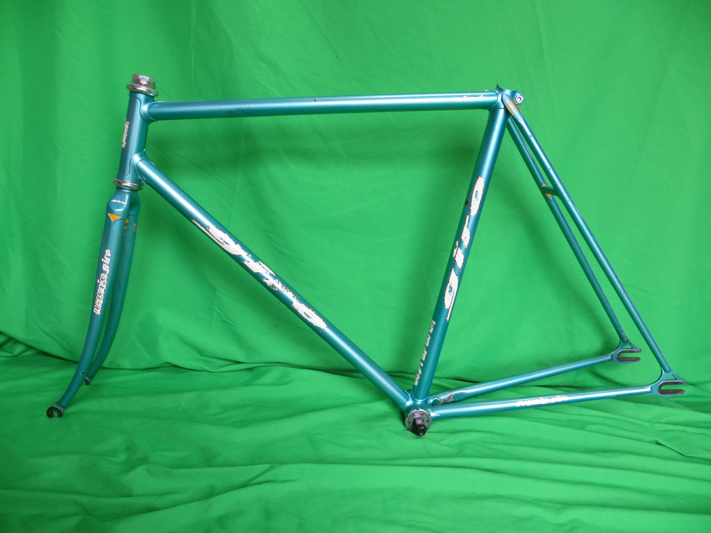 GIRO // Sky Blue Metallic // 53.5cm