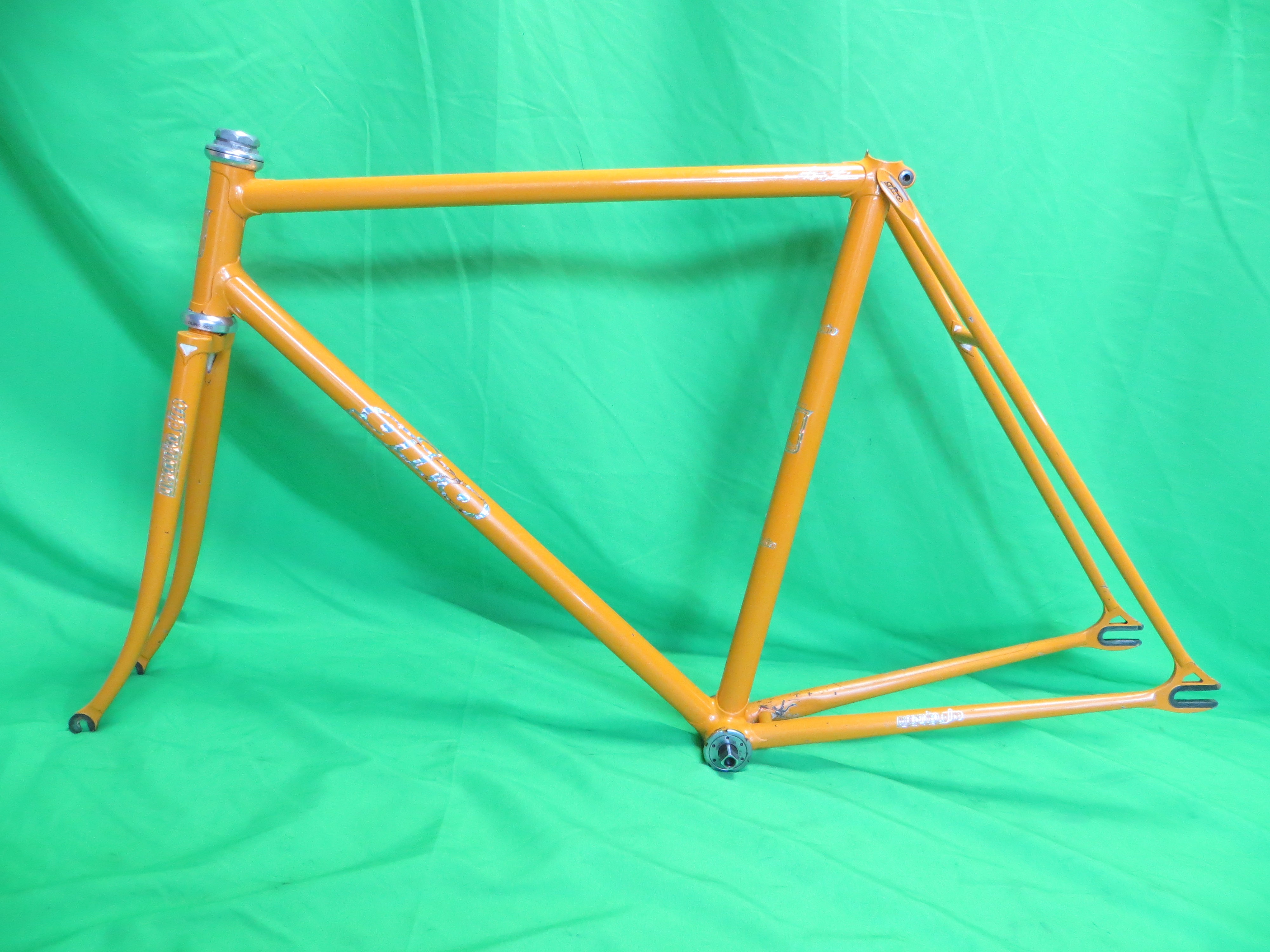 Giro // Yellow with Fine Silver Flake // 53cm