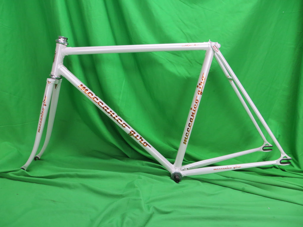 Giro // White  // 51.5cm