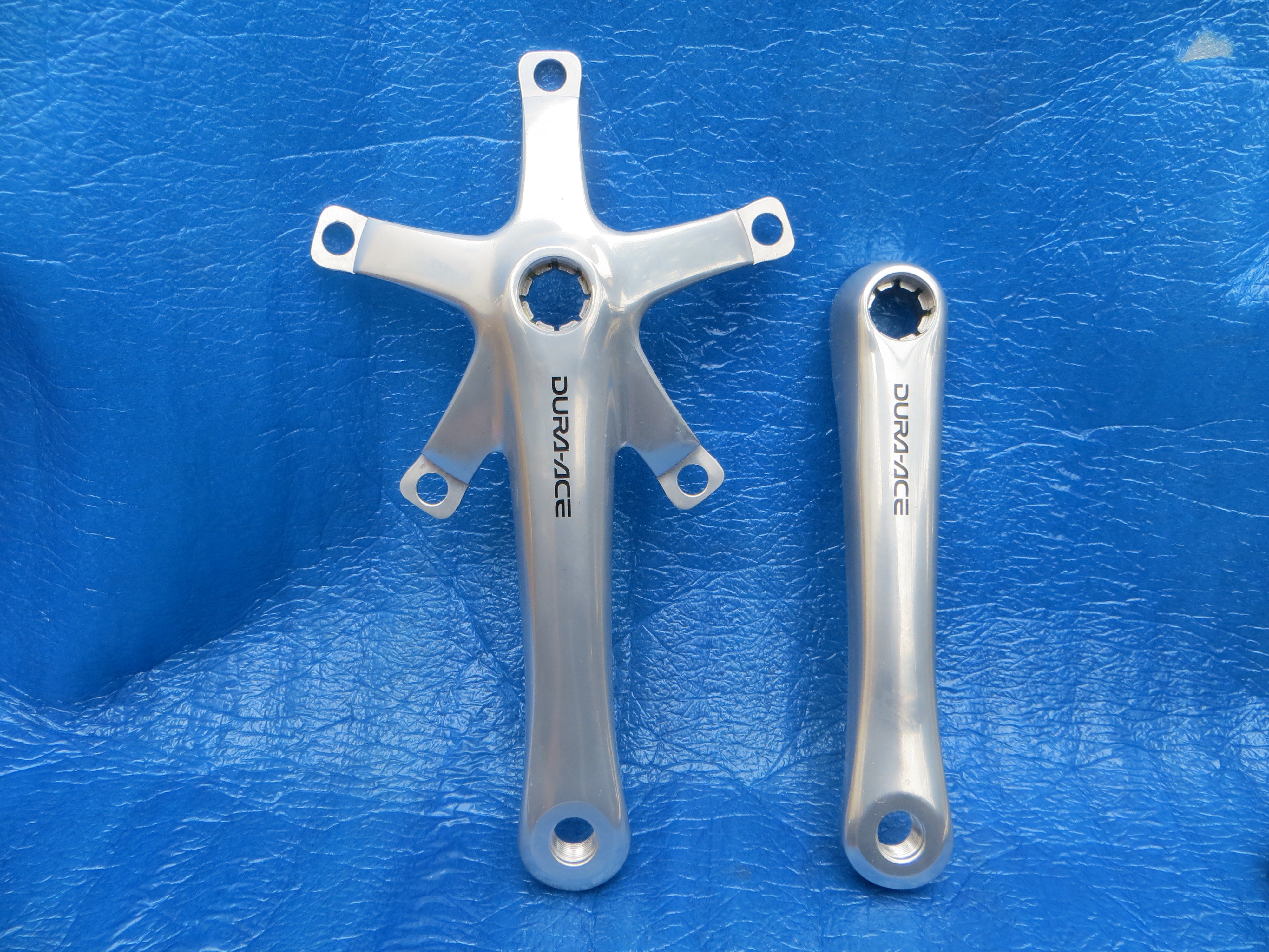 Never Used Shimano Dura Ace FC-7710 144BCD 165mm NJS Crank Set (25061609)
