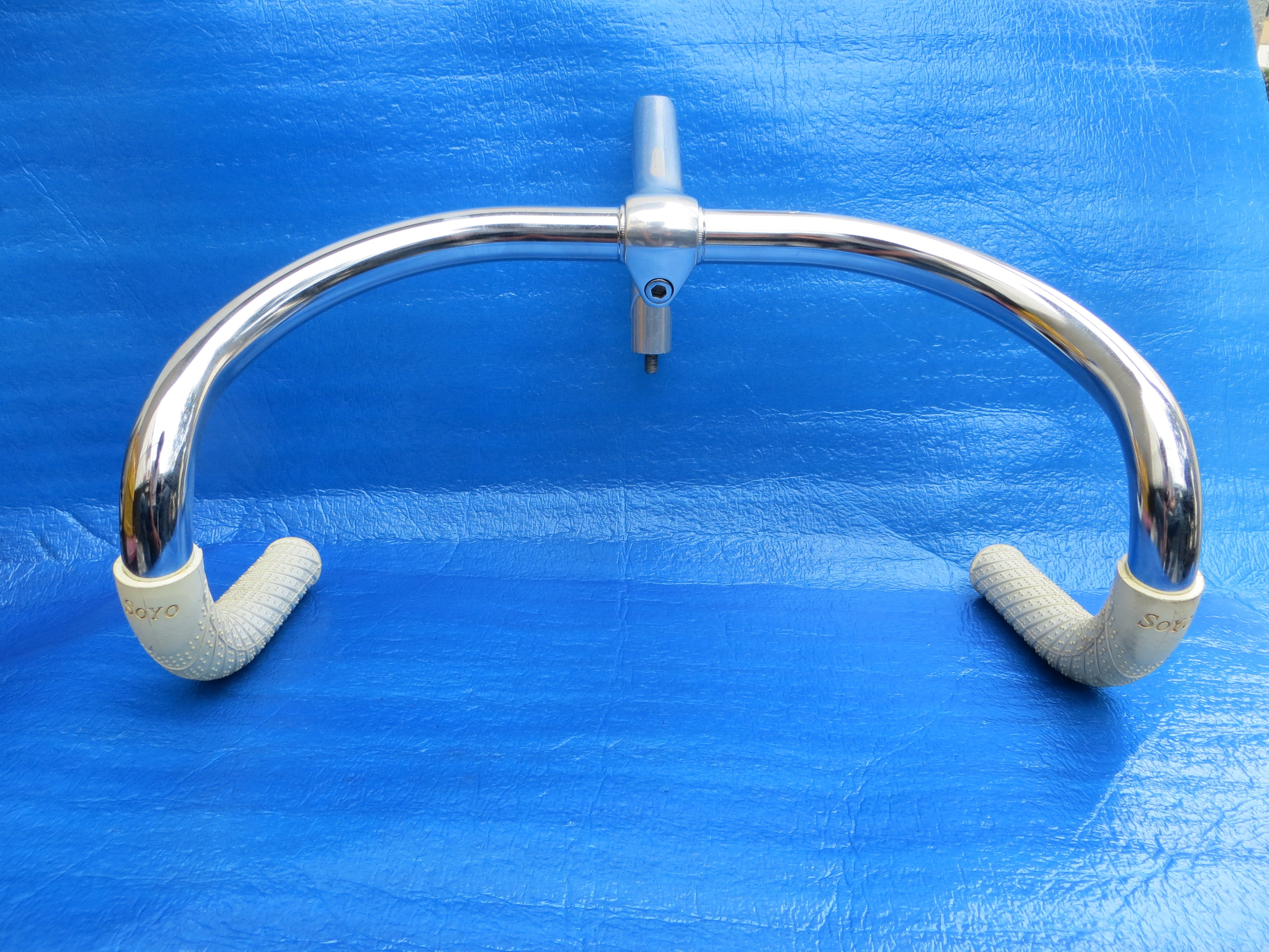 B123 370mm Steel NJS Handlebar, Nitto Jaguar 110mm/58 degree AA NJS Stem, Soyo Grips (24093009)