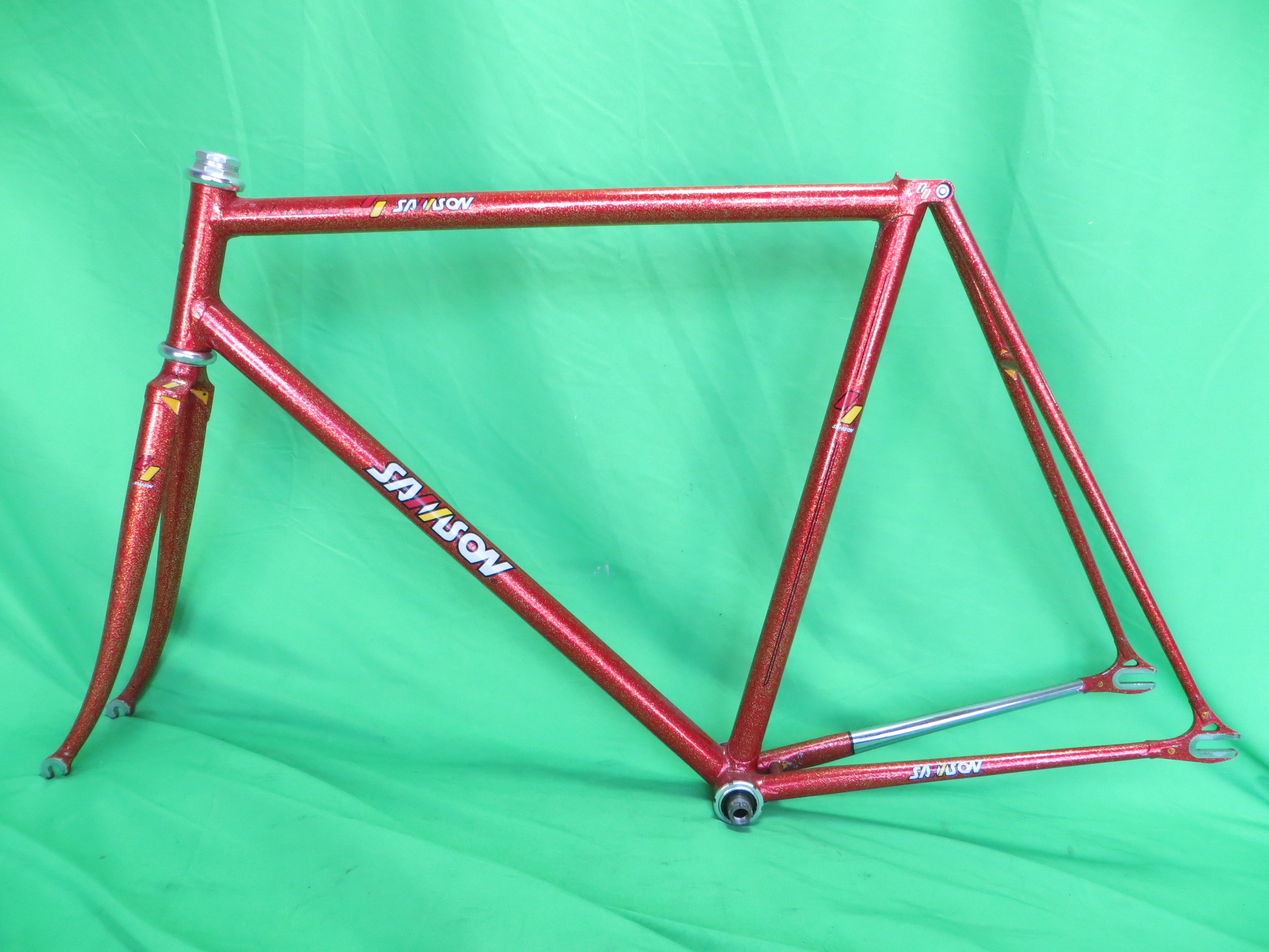 SAMSON Illusion // Red with Gold Flake // 54.5cm